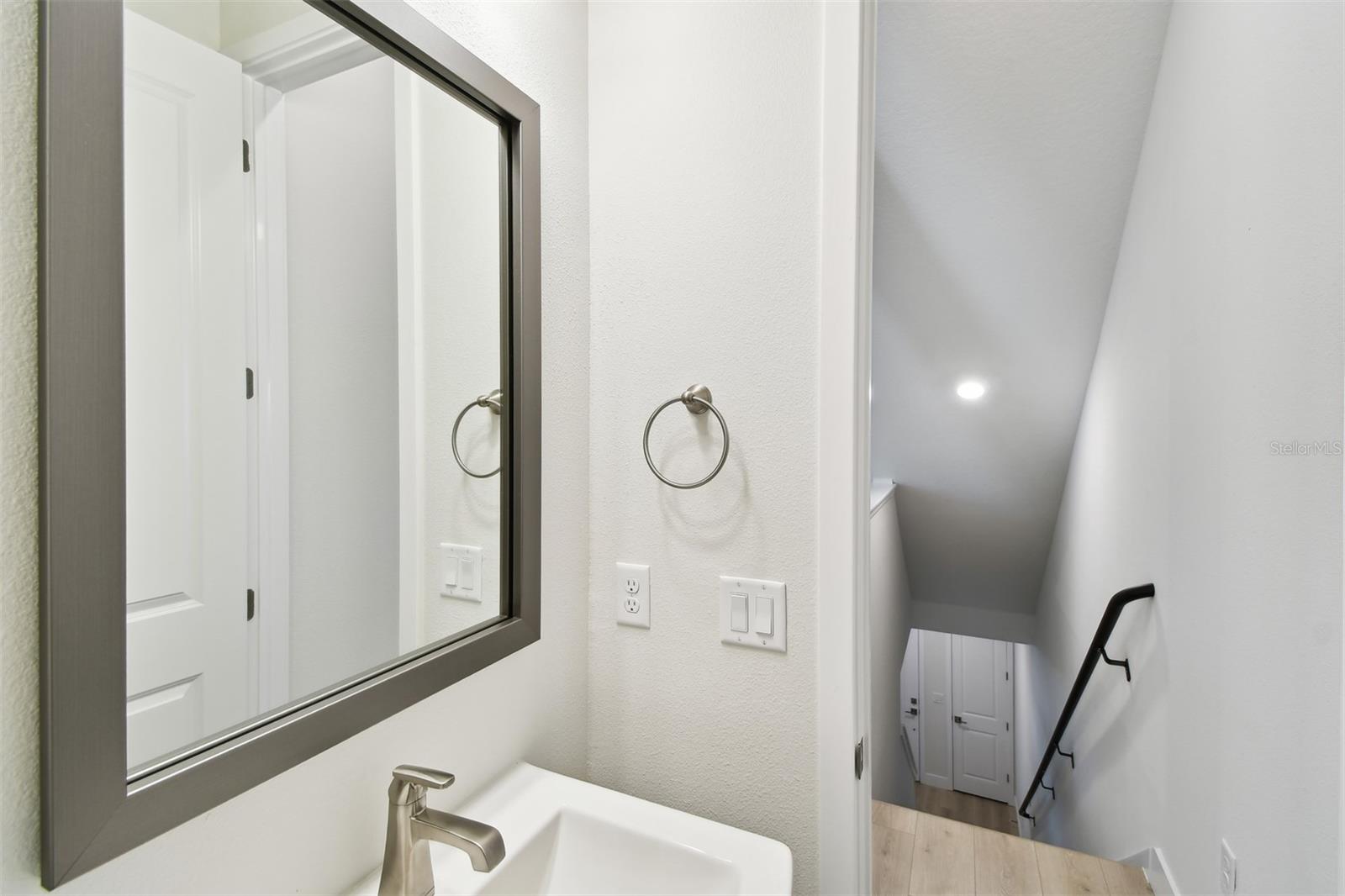 Image 33 of 37 For 2123 1st Avenue N