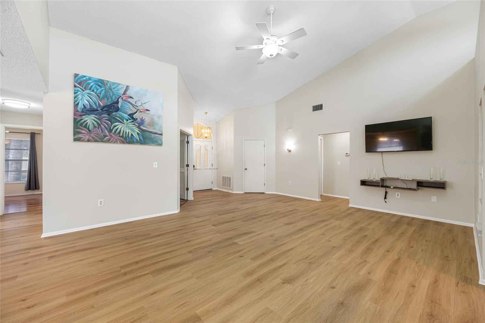 Image 11 of 80 For 709 47th Street E