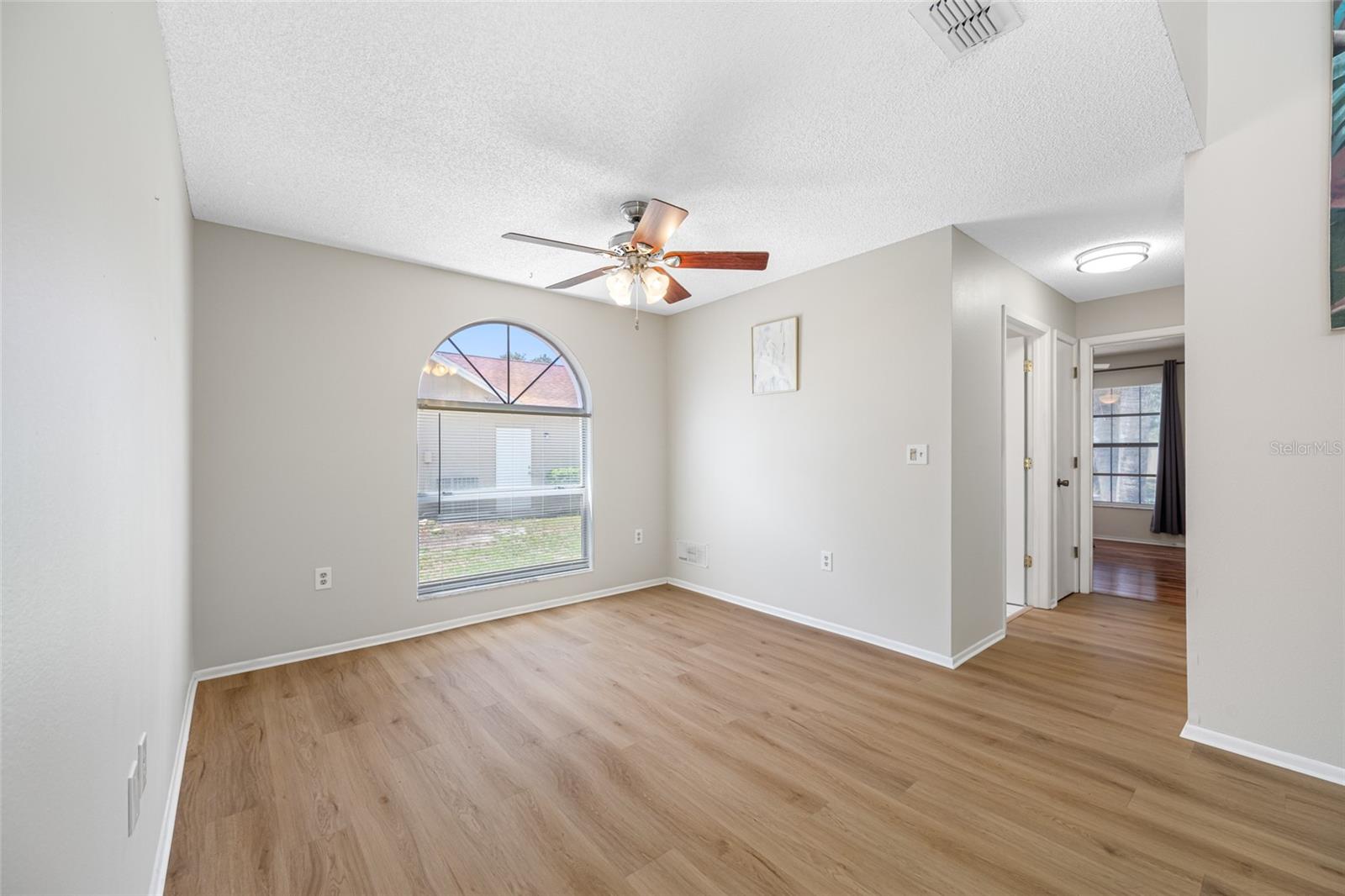 Image 12 of 80 For 709 47th Street E