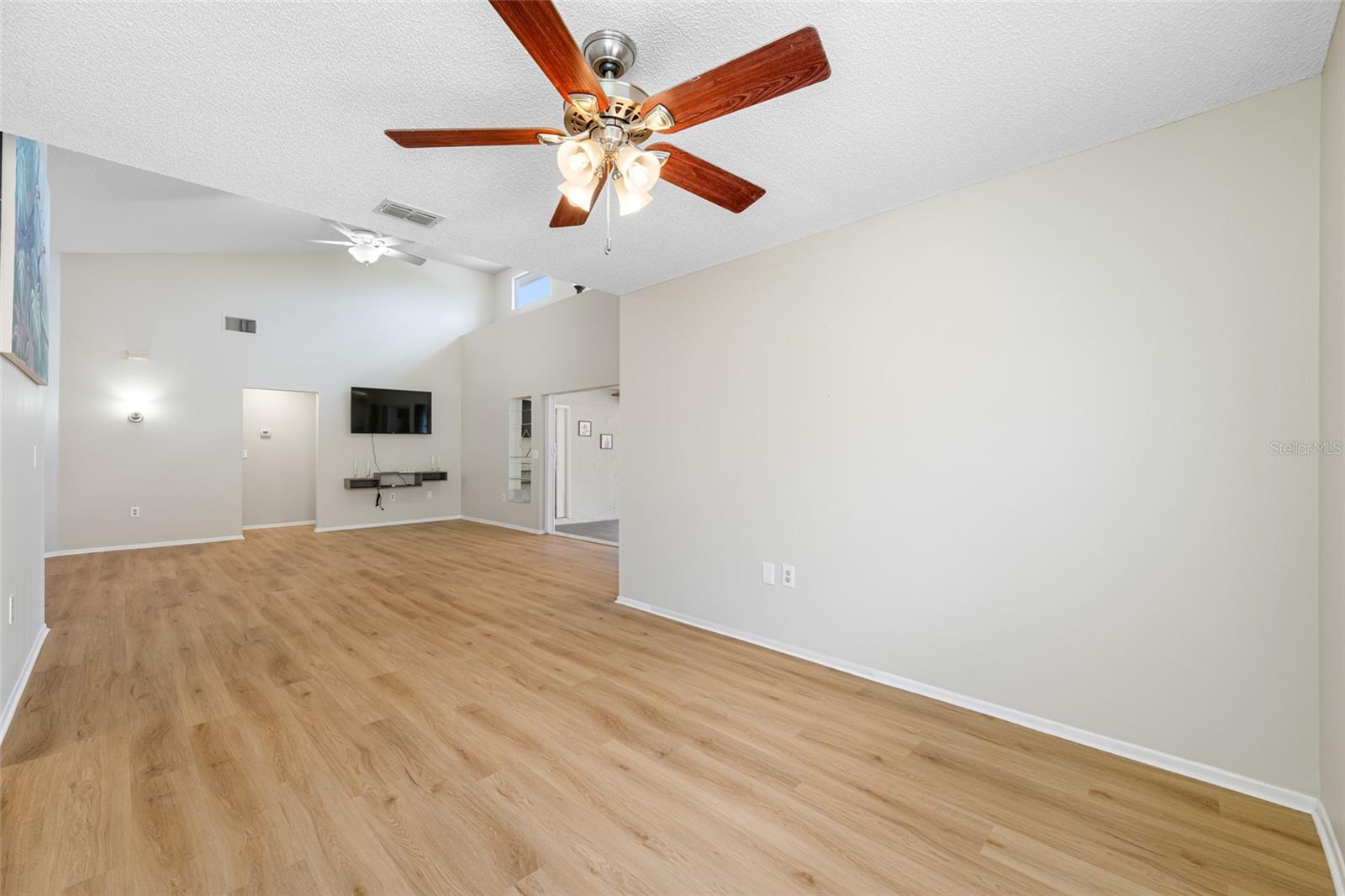 Image 14 of 80 For 709 47th Street E