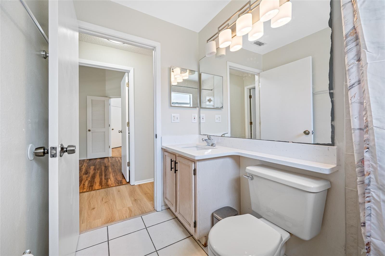 Image 16 of 80 For 709 47th Street E