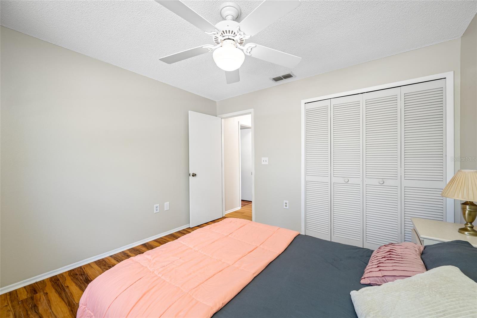 Image 19 of 80 For 709 47th Street E