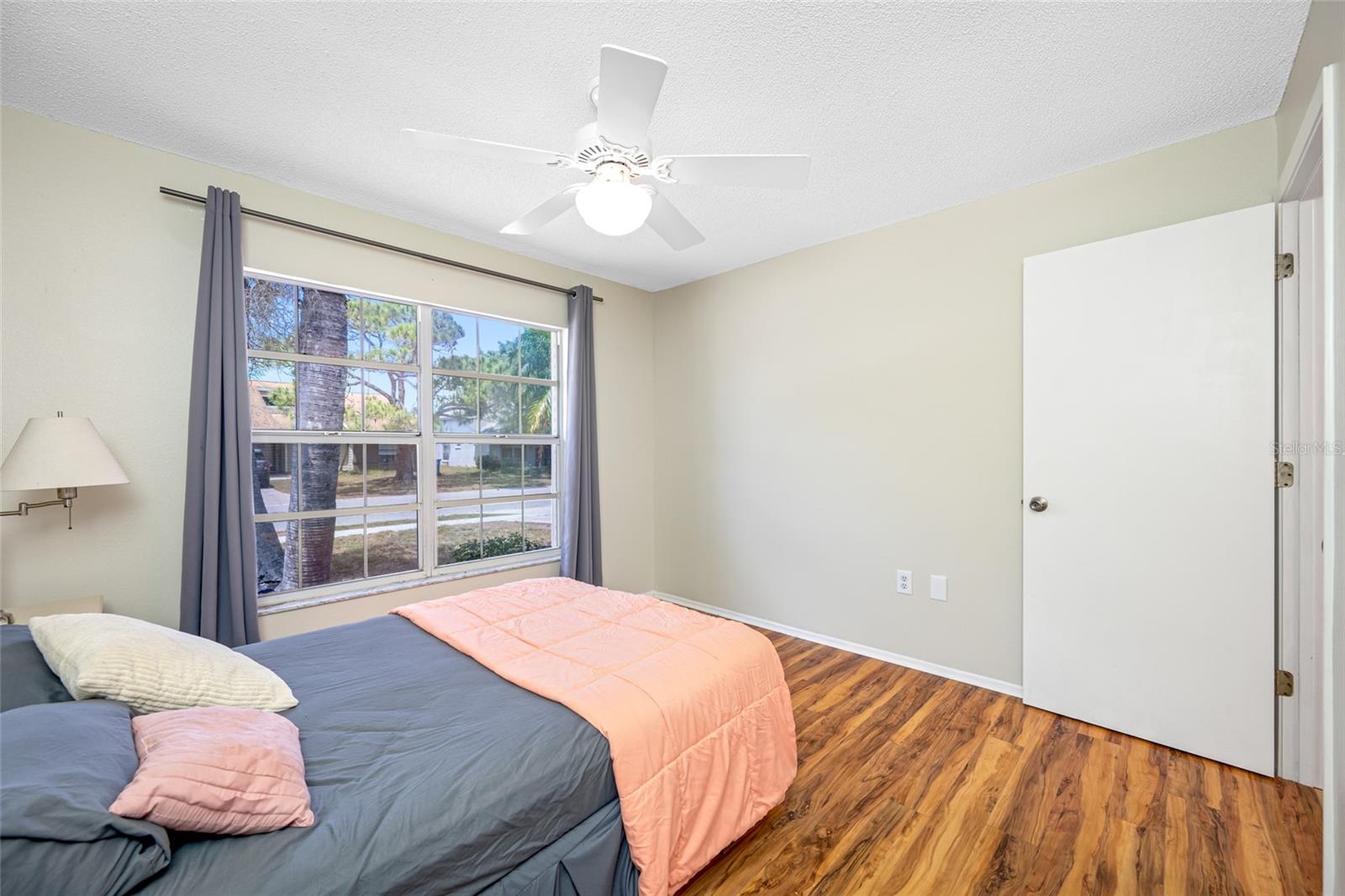 Image 20 of 80 For 709 47th Street E