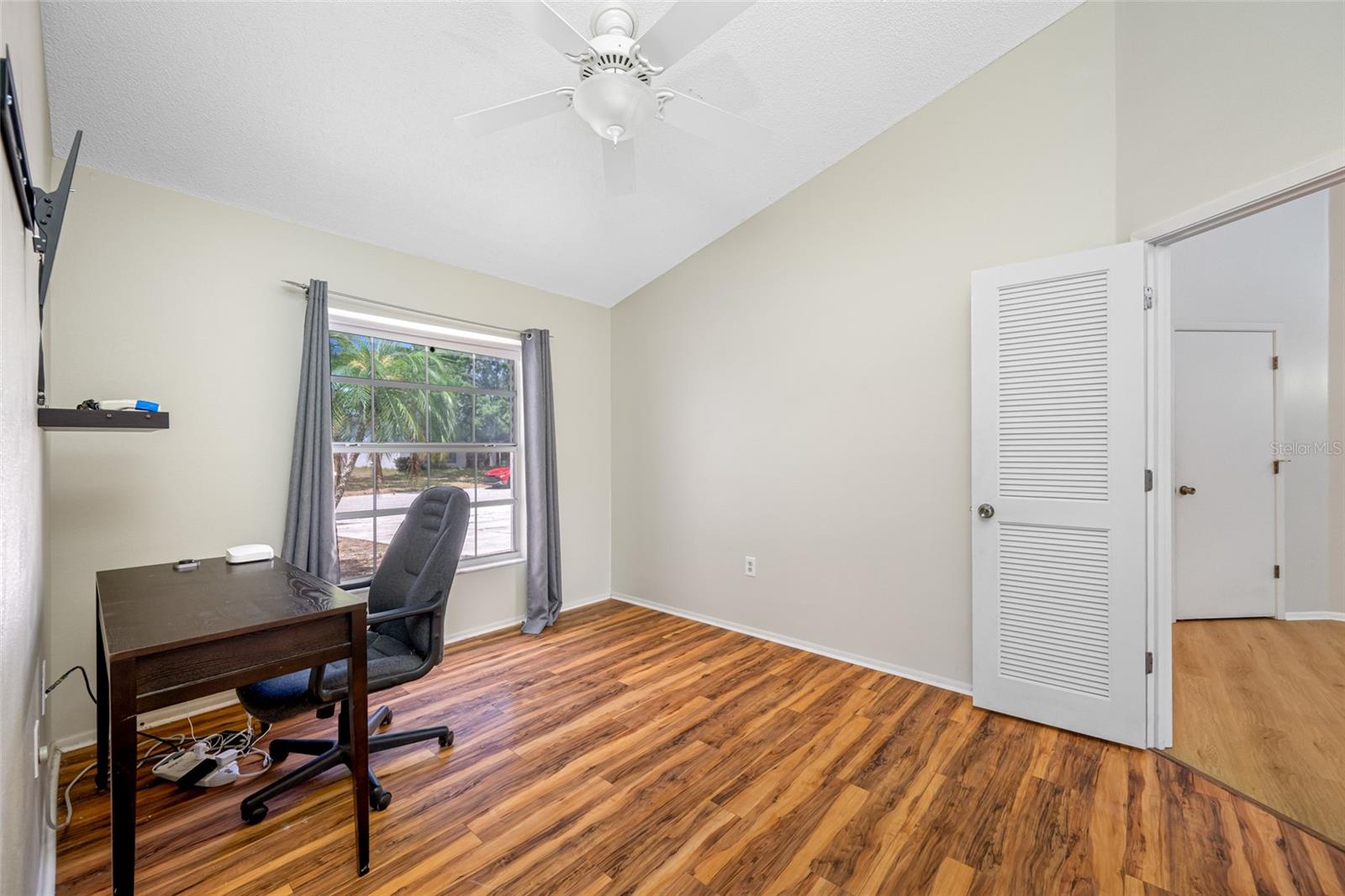 Image 21 of 80 For 709 47th Street E