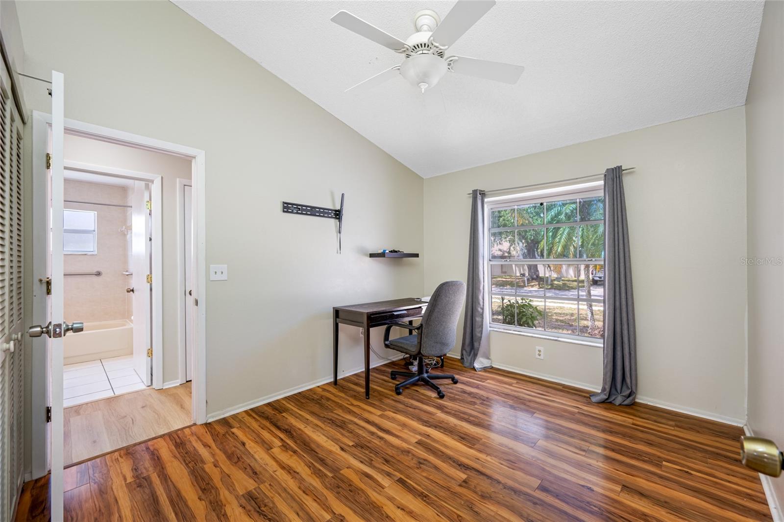 Image 22 of 80 For 709 47th Street E
