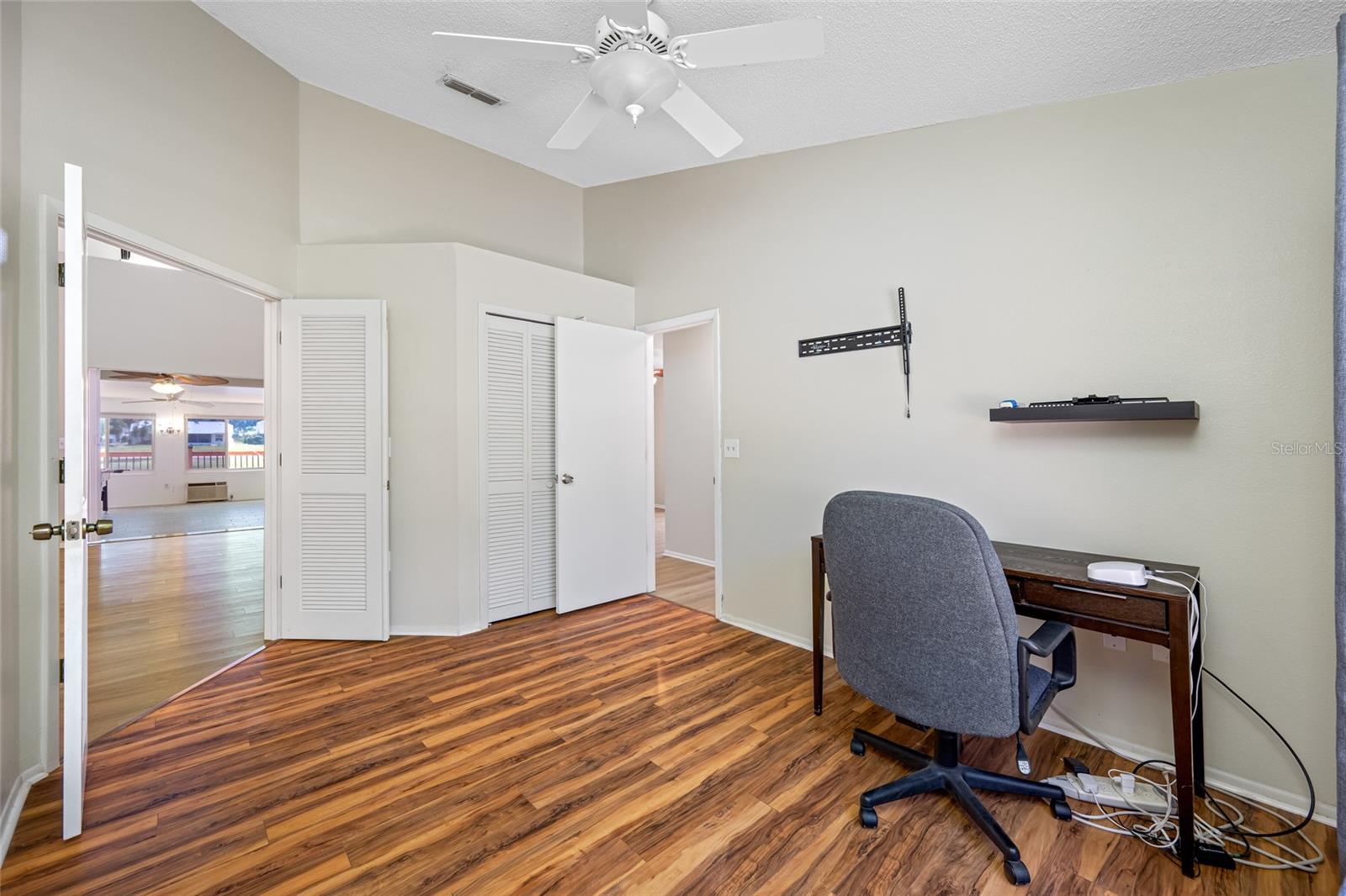Image 23 of 80 For 709 47th Street E