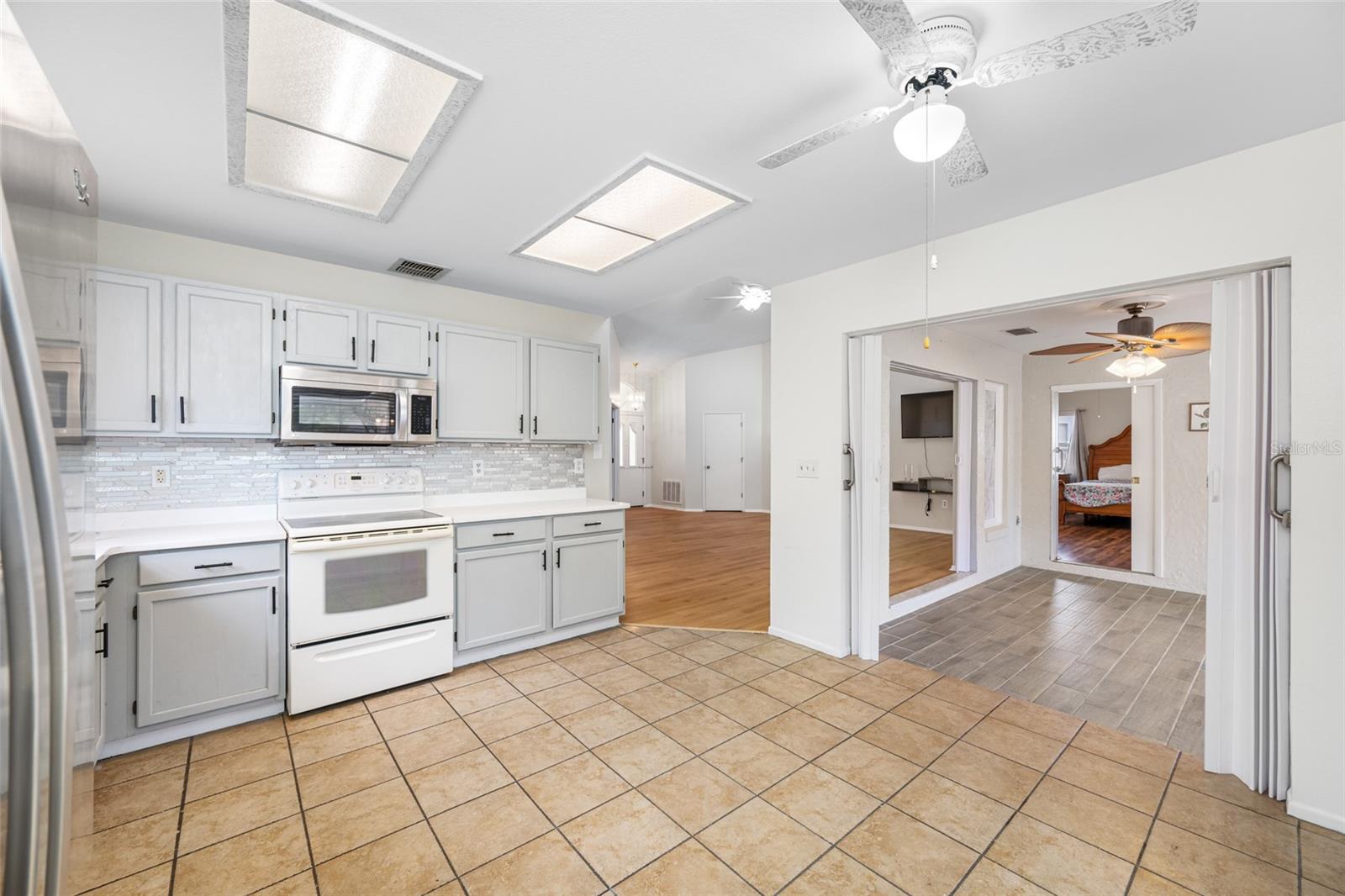 Image 27 of 80 For 709 47th Street E