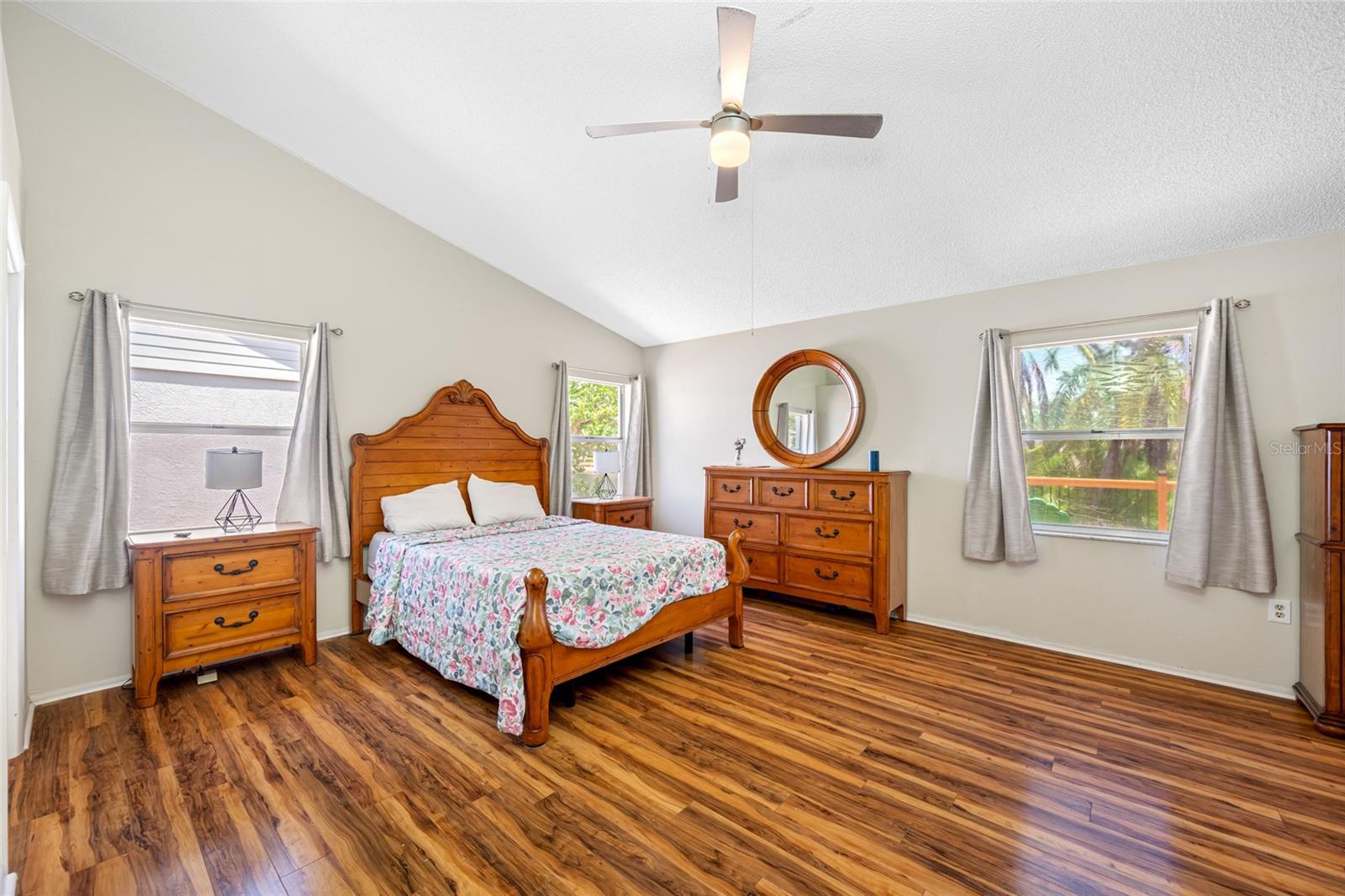 Image 36 of 80 For 709 47th Street E