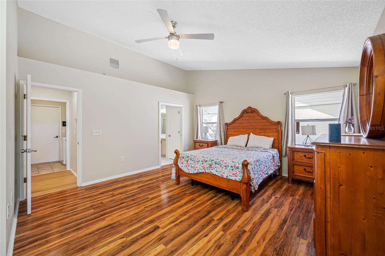 Image 37 of 80 For 709 47th Street E