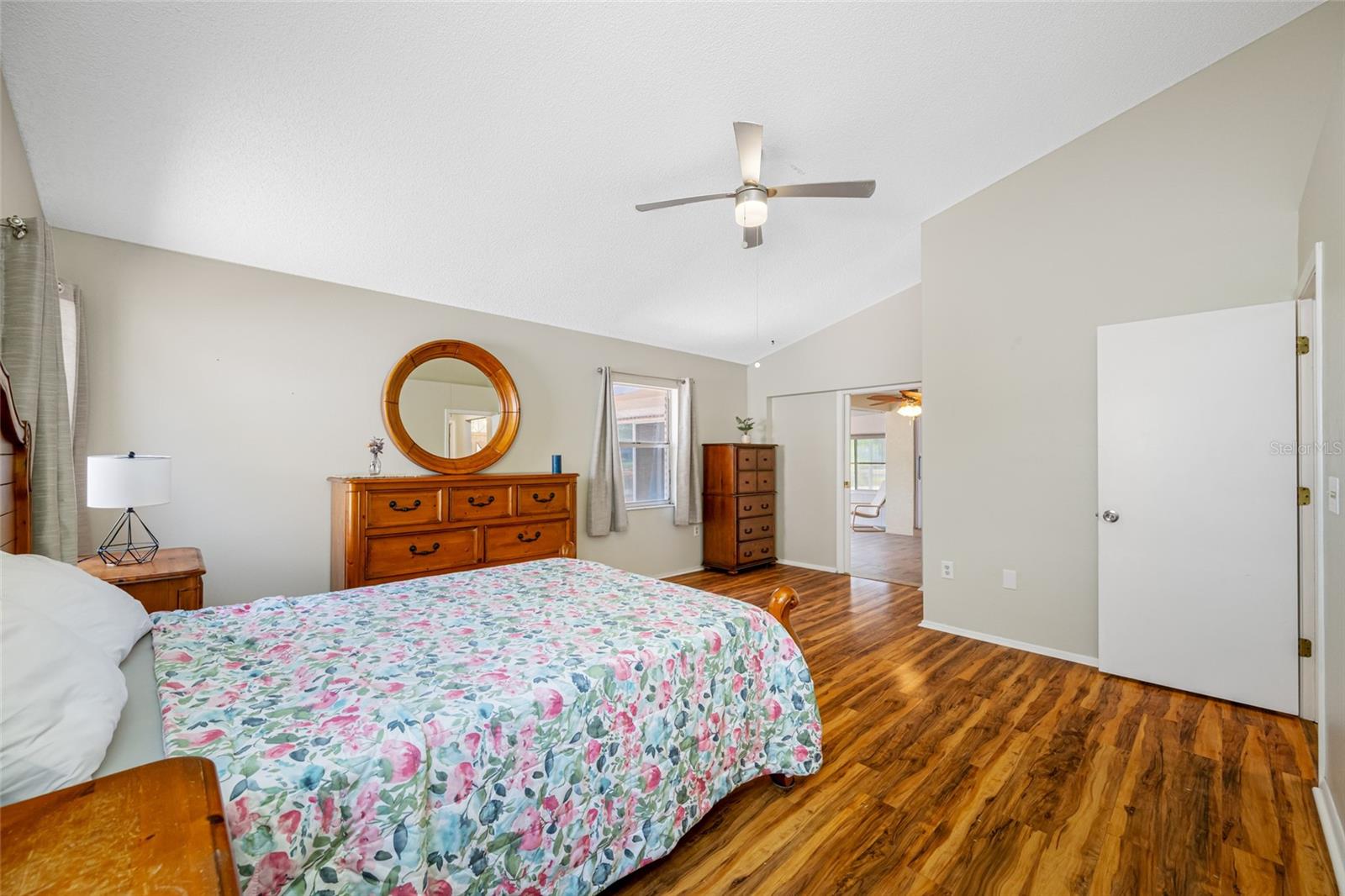 Image 39 of 80 For 709 47th Street E