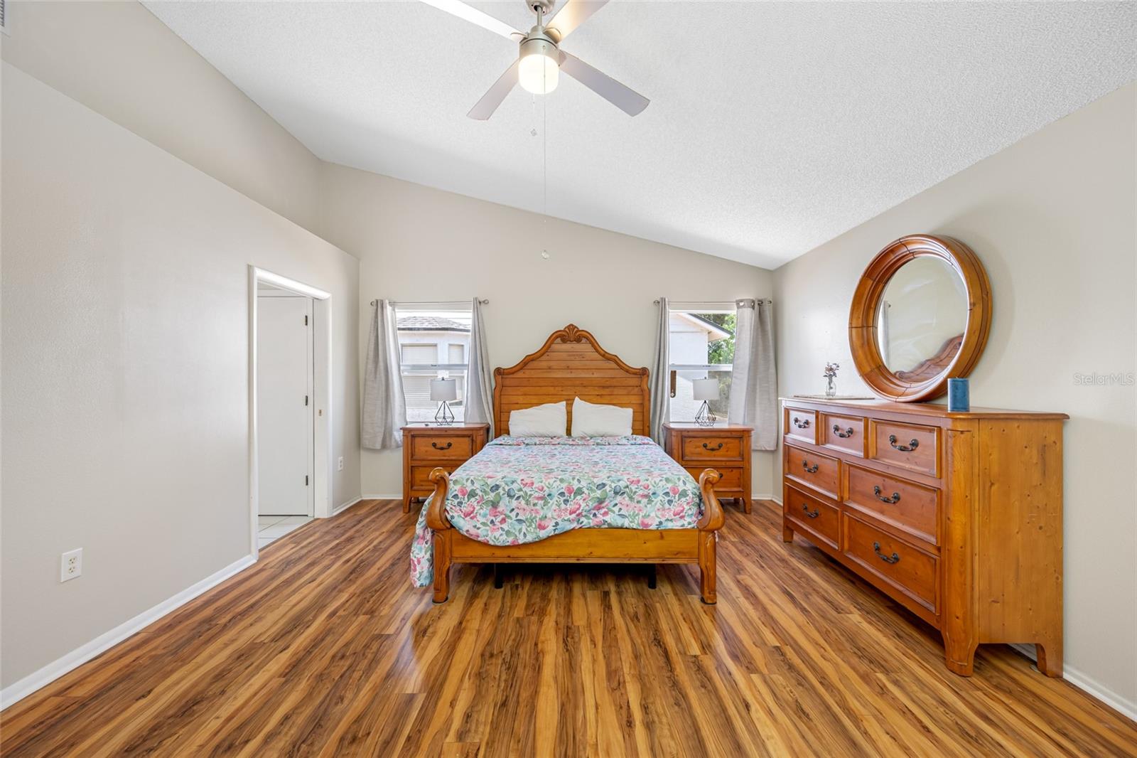 Image 40 of 80 For 709 47th Street E