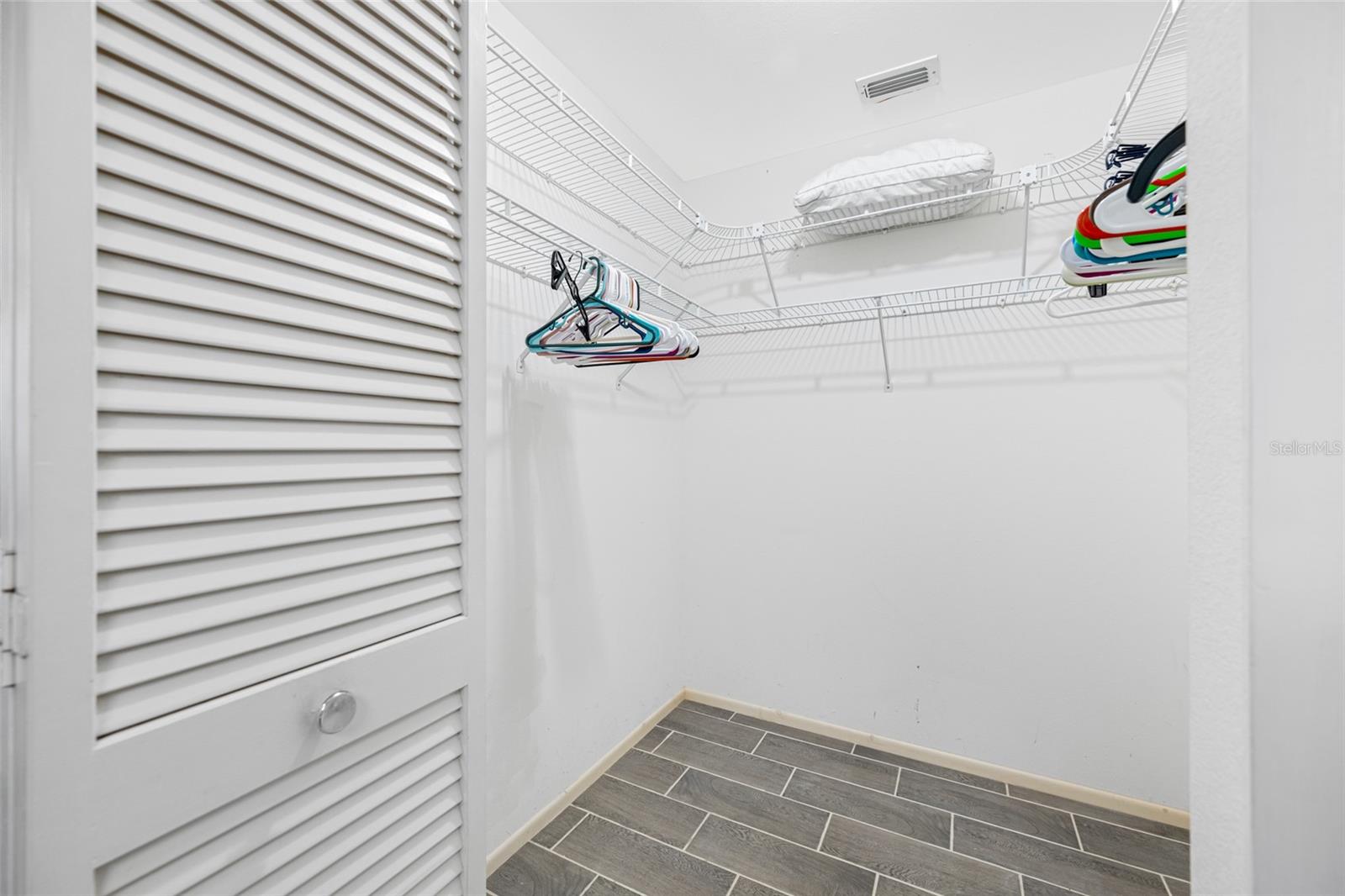 Image 42 of 80 For 709 47th Street E