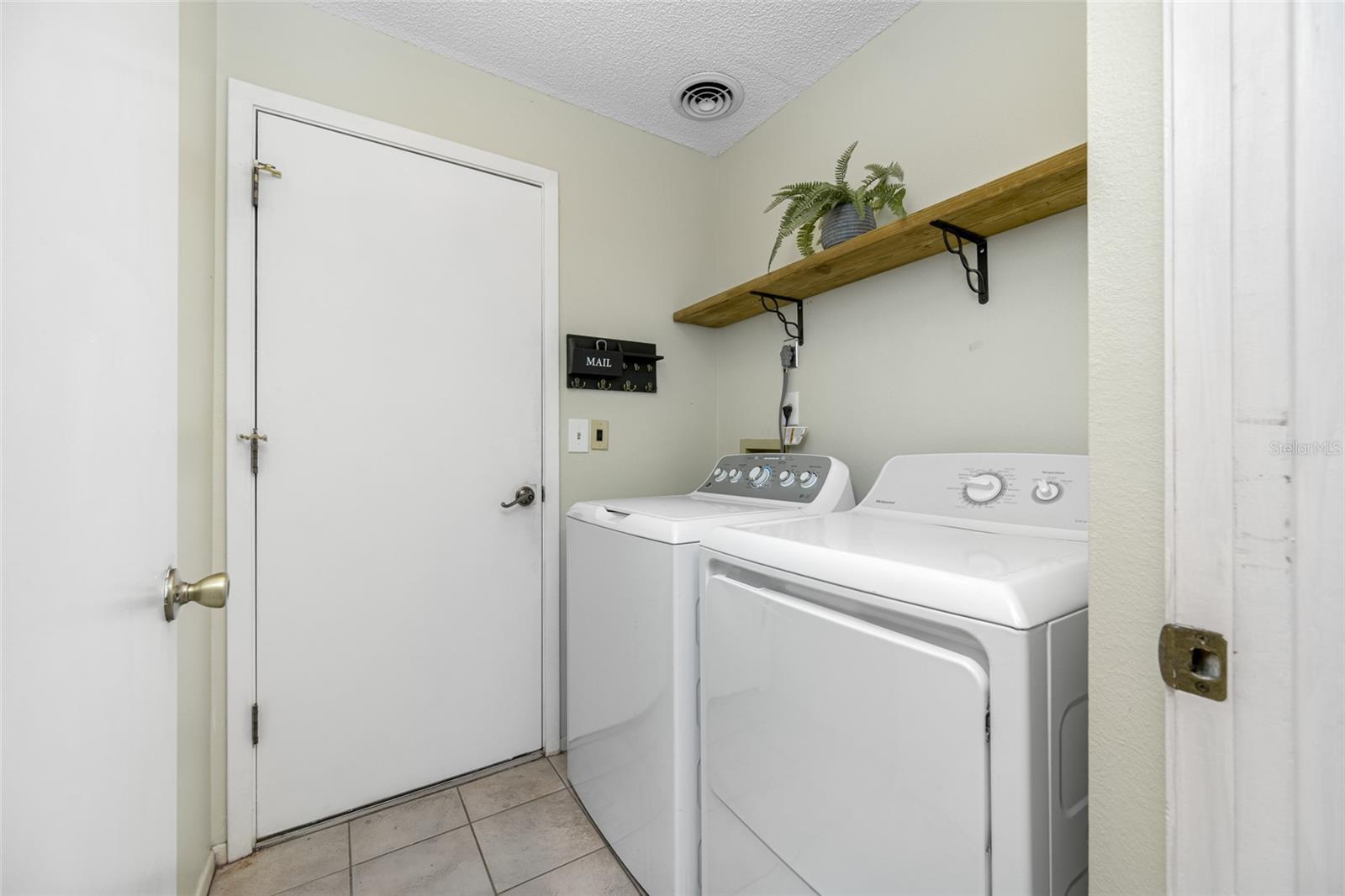 Image 46 of 80 For 709 47th Street E