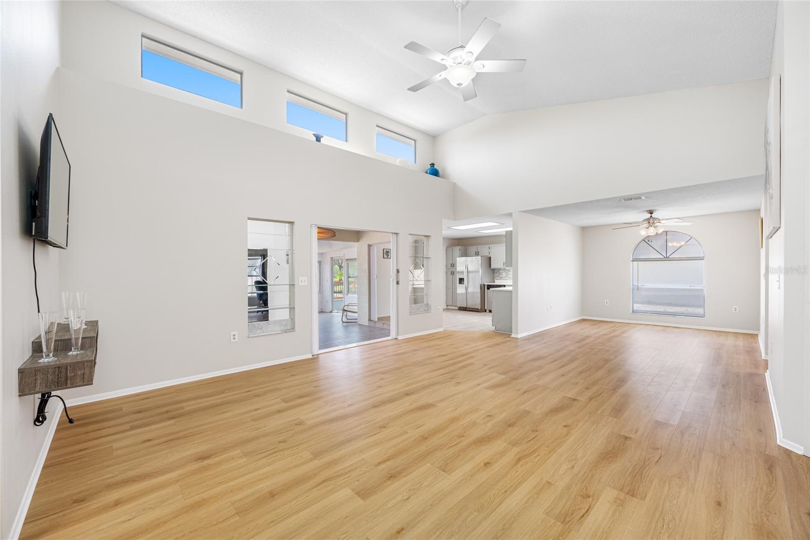 Image 6 of 80 For 709 47th Street E