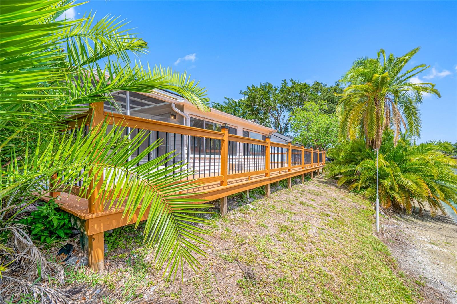 Image 74 of 80 For 709 47th Street E