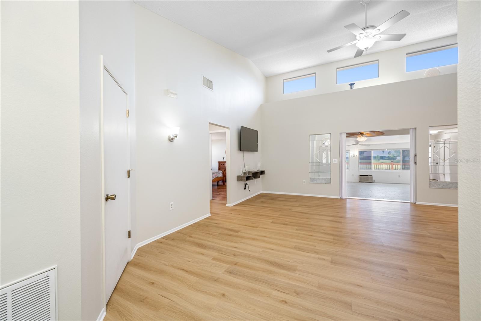 Image 8 of 80 For 709 47th Street E