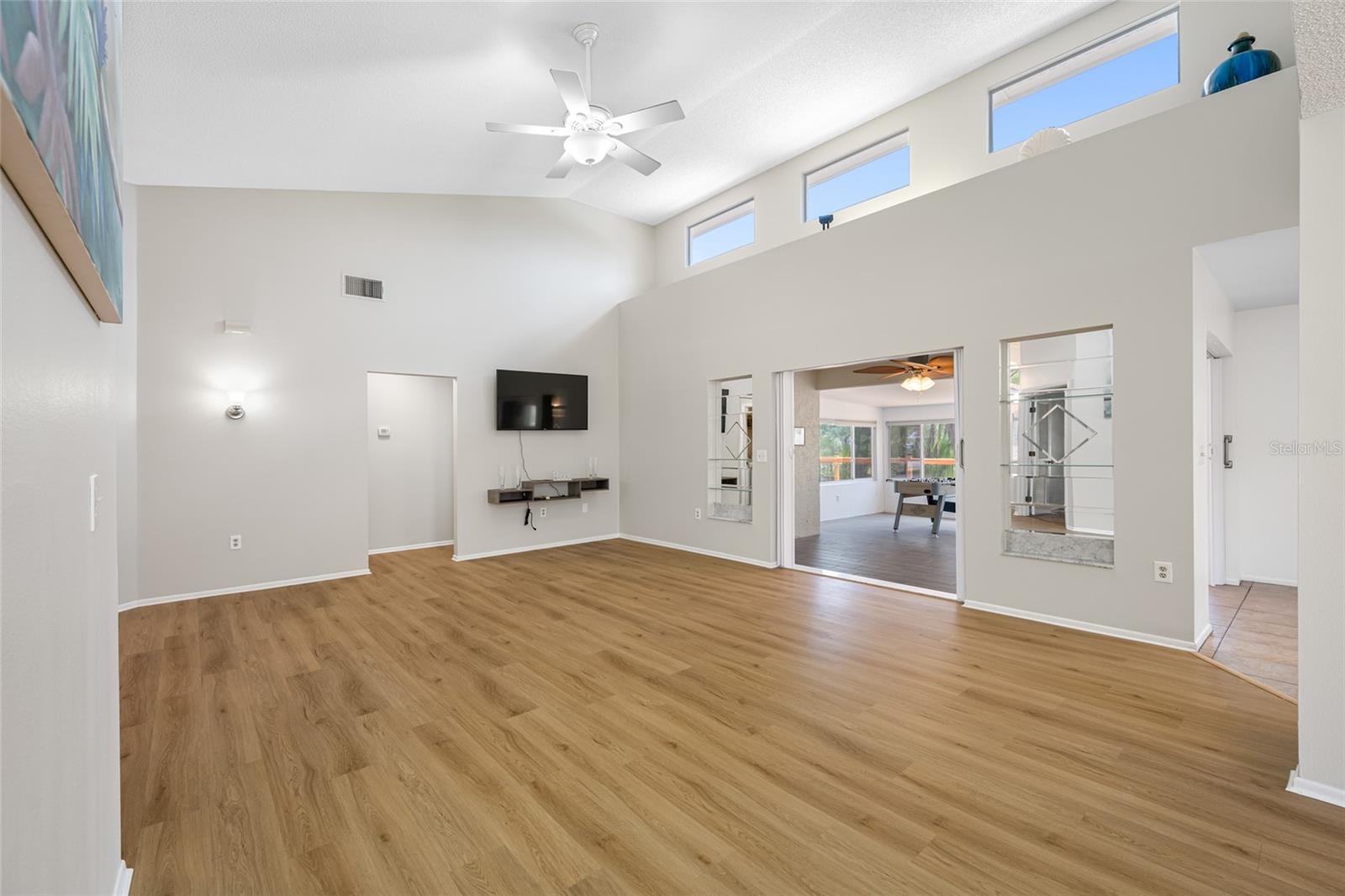 Image 9 of 80 For 709 47th Street E