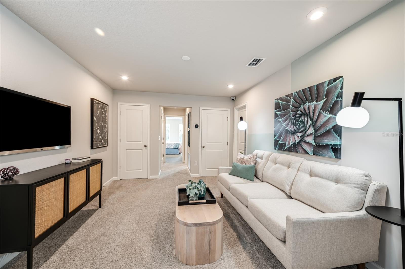 Listing photo id 8 for 1136 Creek Valley Court