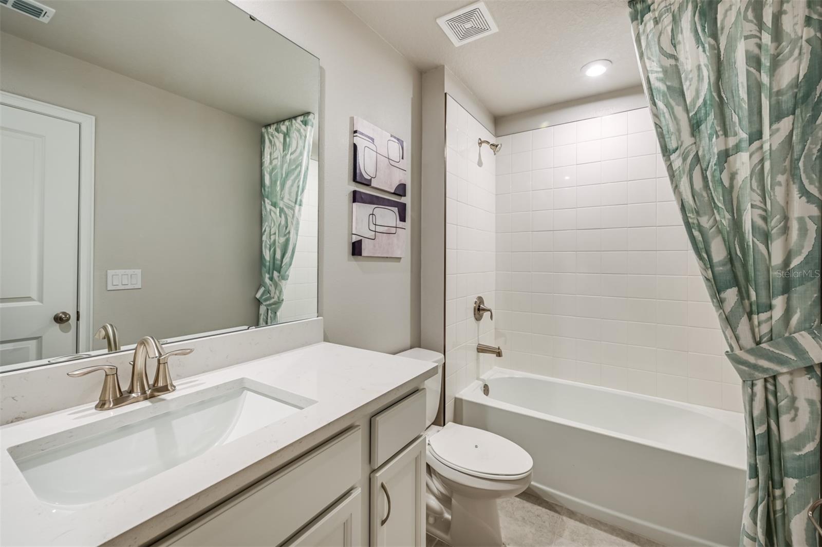 Listing photo id 13 for 1136 Creek Valley Court