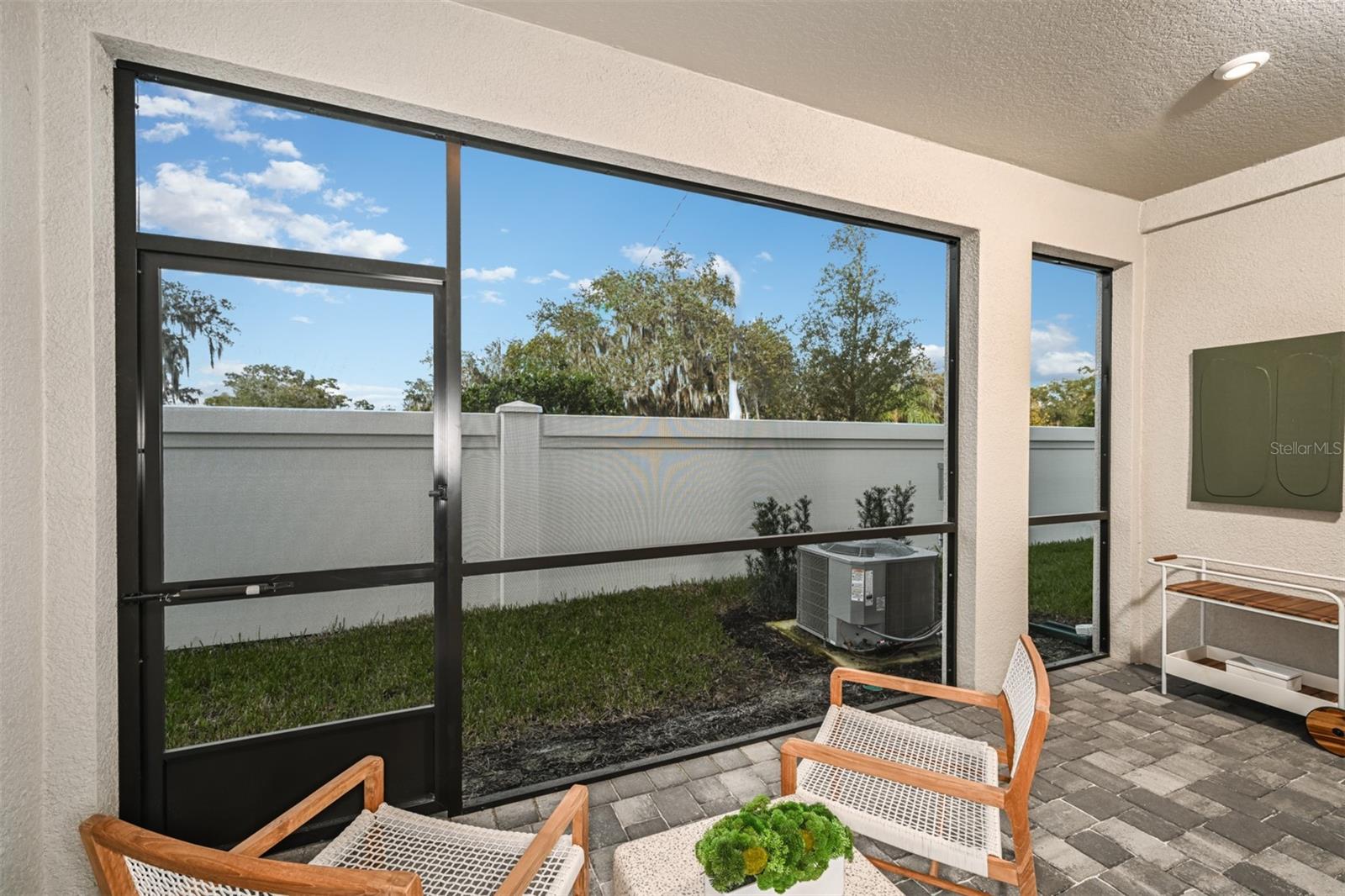 Listing photo id 15 for 1136 Creek Valley Court