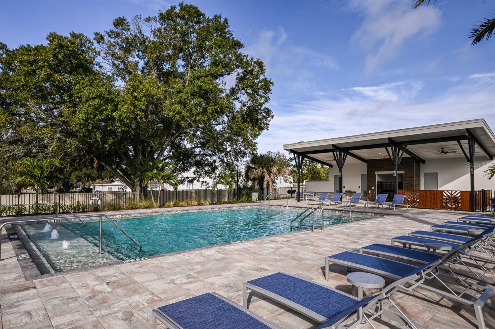 Listing photo id 19 for 1136 Creek Valley Court