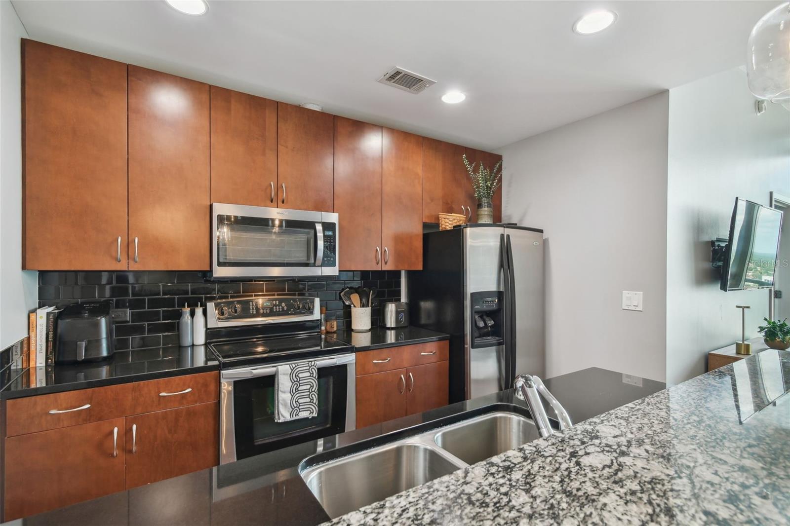 Image 14 of 89 For 777 Ashley Drive 2603