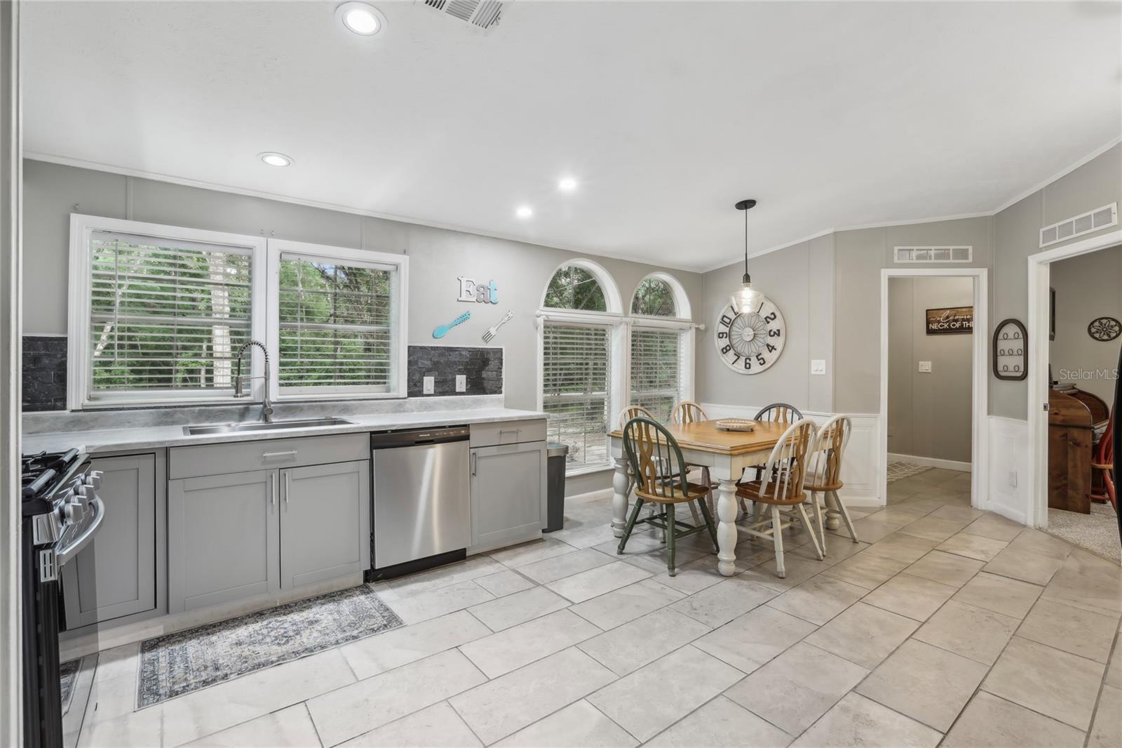 Image 13 of 63 For 22271 Chenoak Road