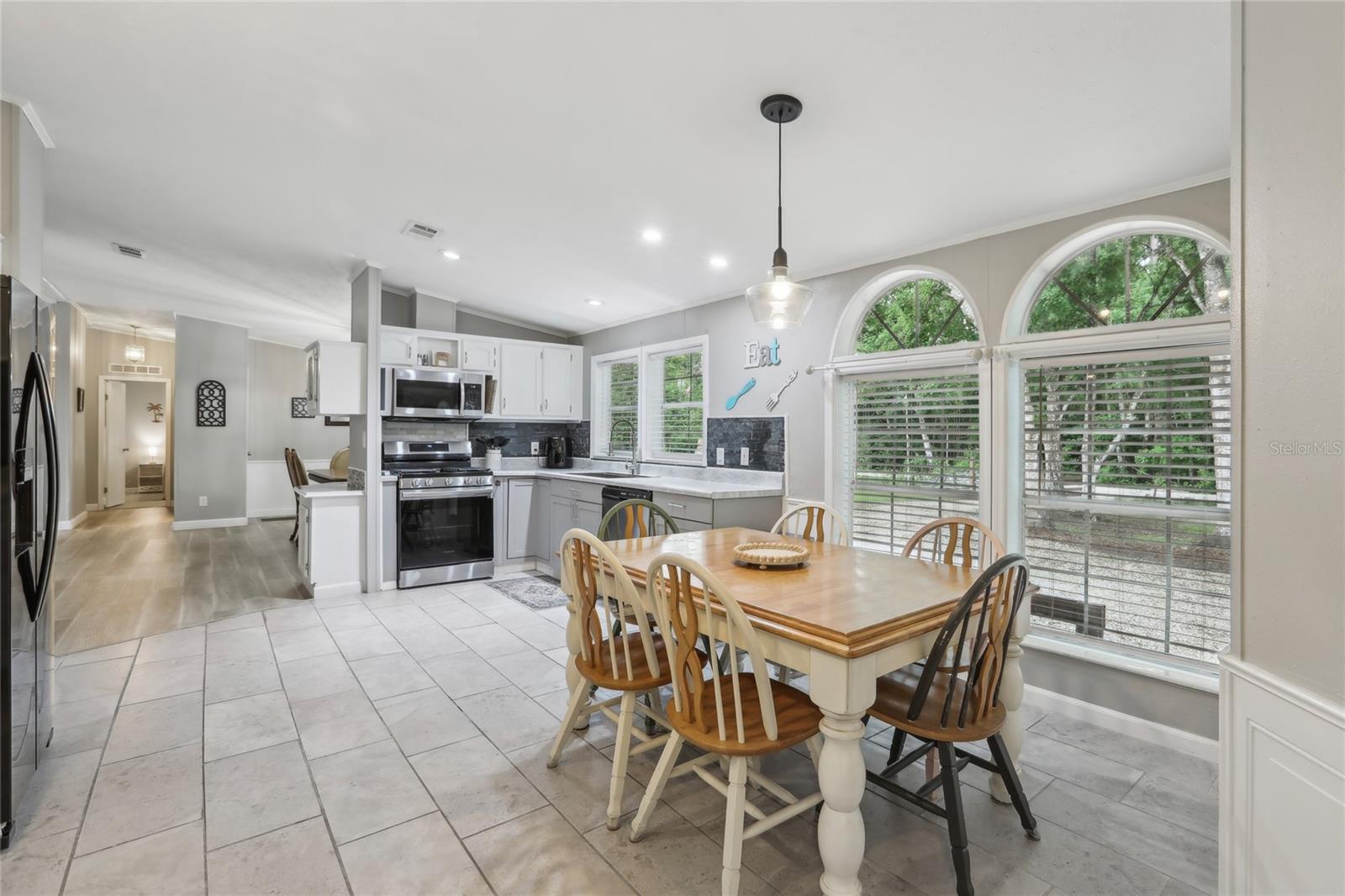 Image 14 of 63 For 22271 Chenoak Road