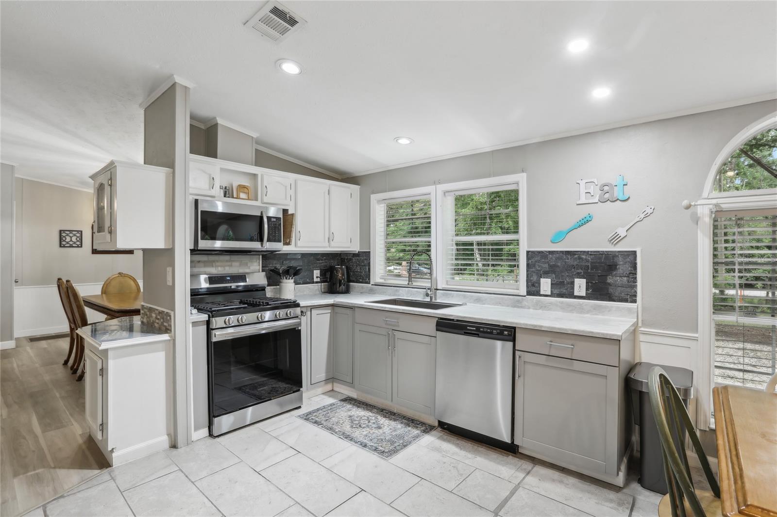 Image 16 of 63 For 22271 Chenoak Road