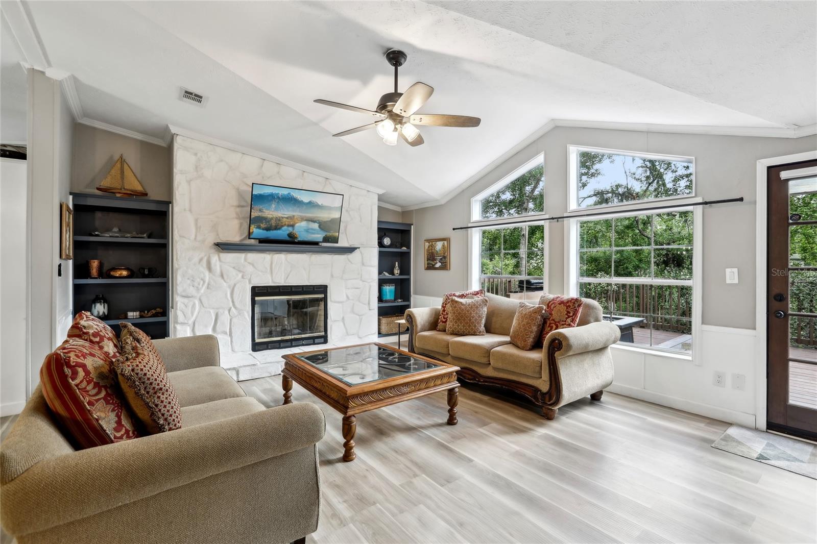 Image 8 of 63 For 22271 Chenoak Road