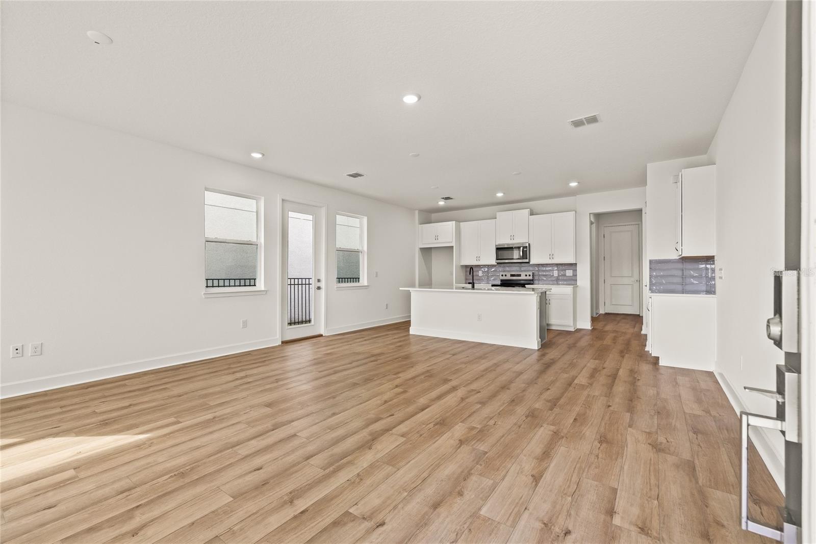 Image 4 of 34 For 2019 Wild Heron Court
