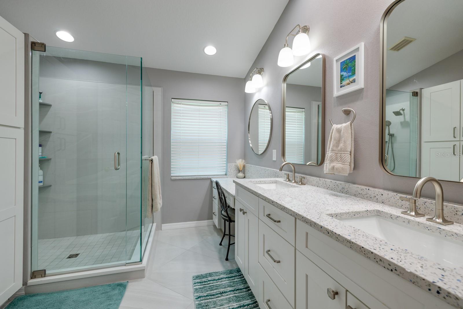 Image 20 of 37 For 4997 Breeze Circle