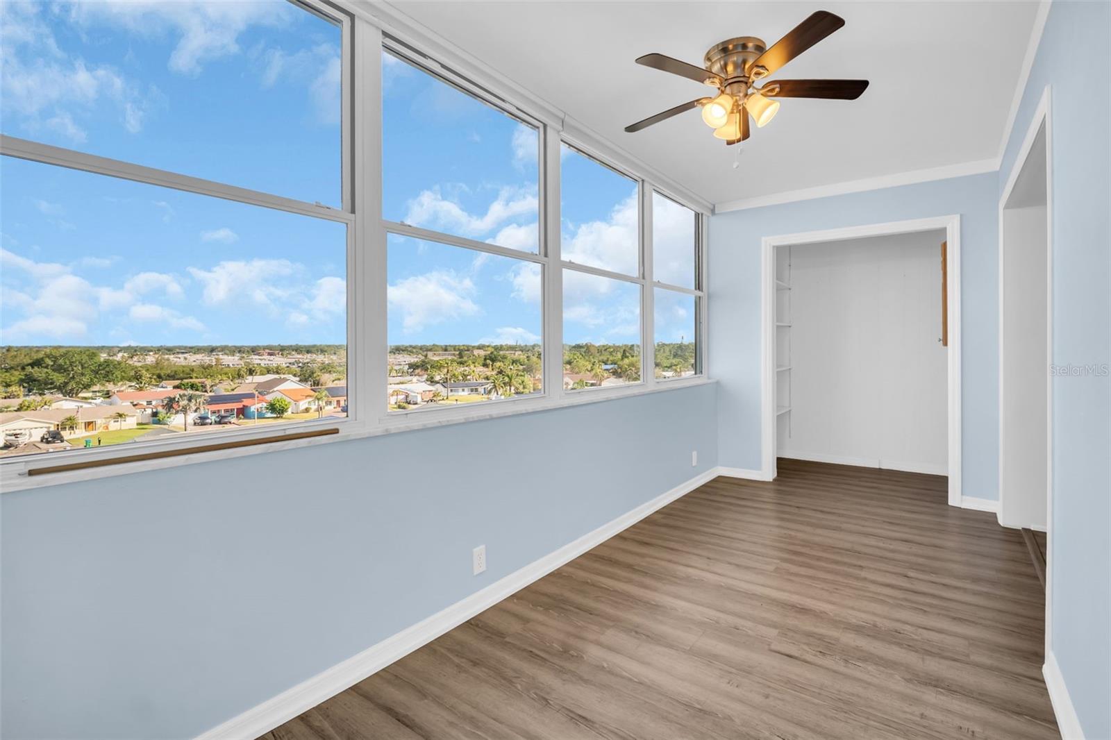 Image 12 of 40 For 4725 Cove Circle 601