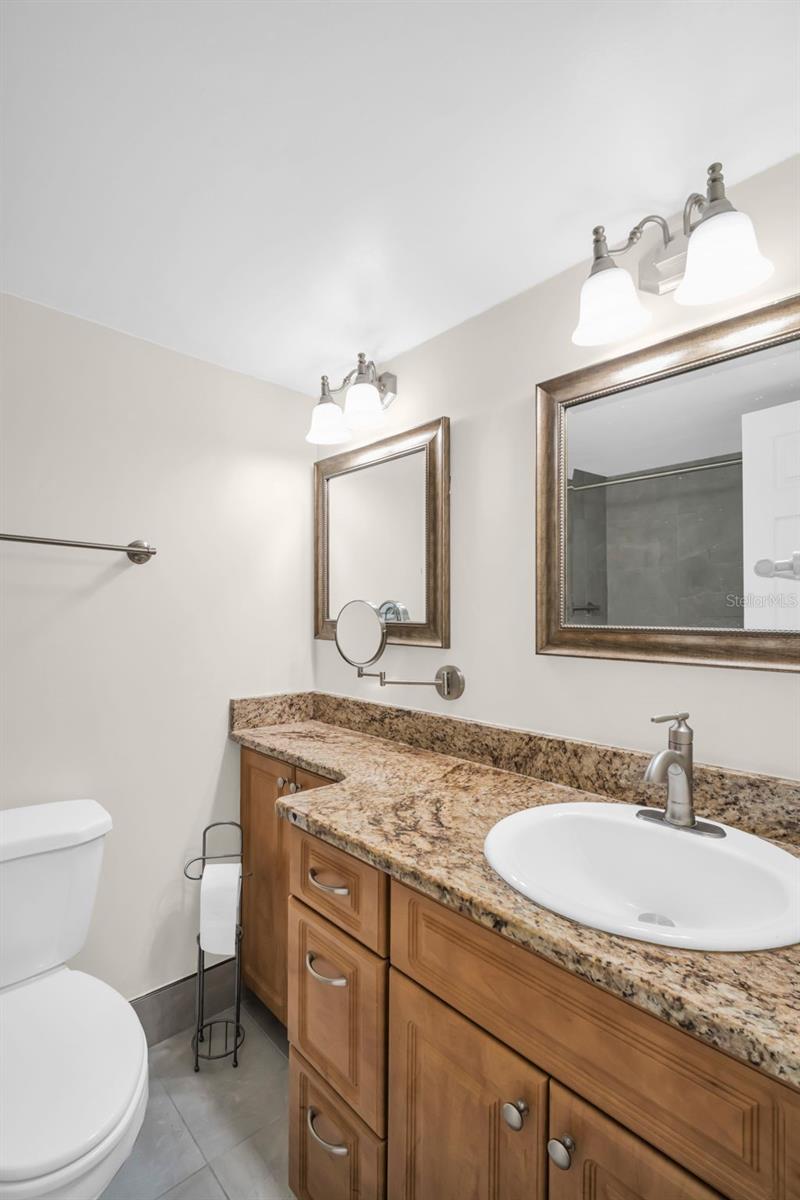 Image 18 of 40 For 4725 Cove Circle 601