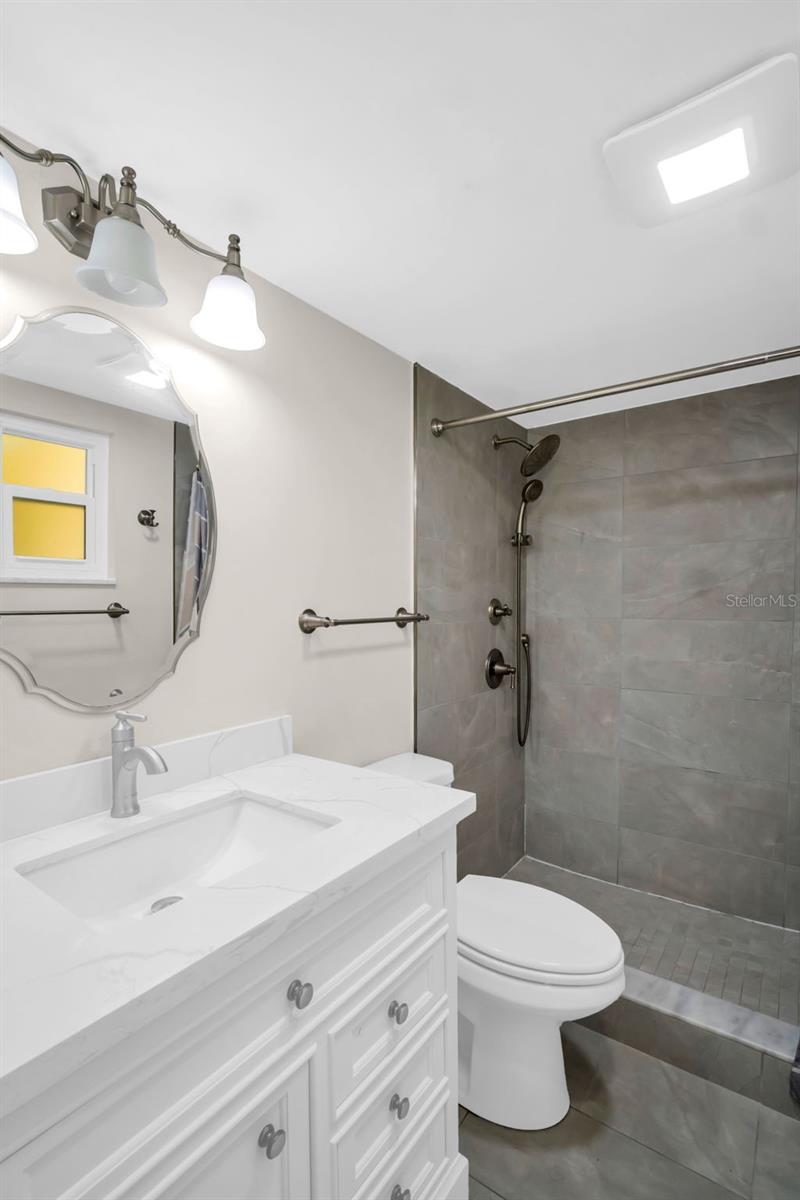 Image 23 of 40 For 4725 Cove Circle 601