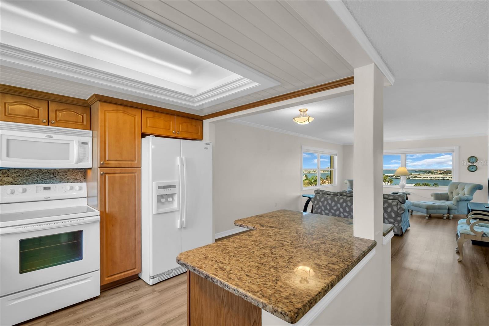 Image 4 of 40 For 4725 Cove Circle 601