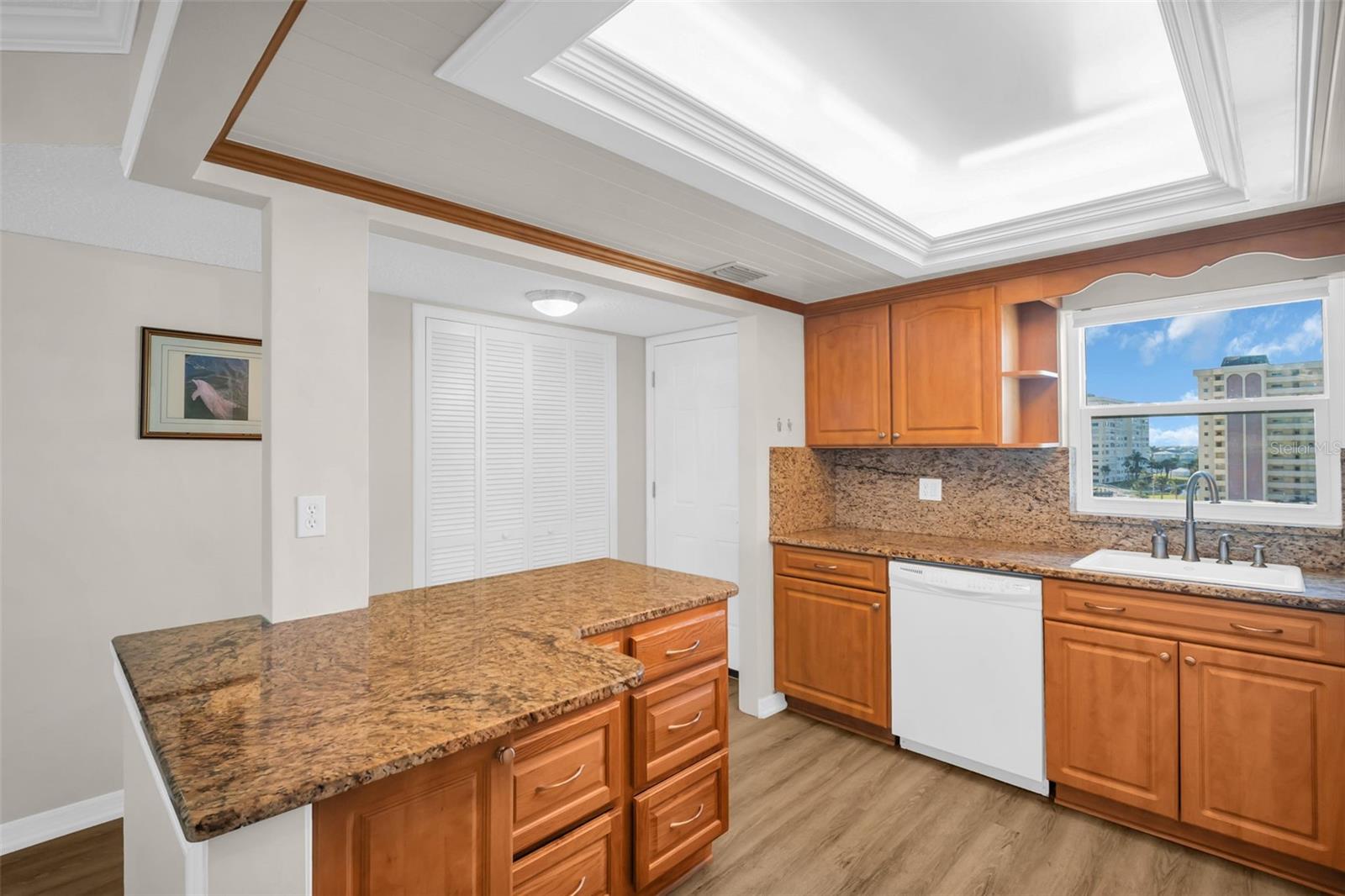 Image 6 of 40 For 4725 Cove Circle 601