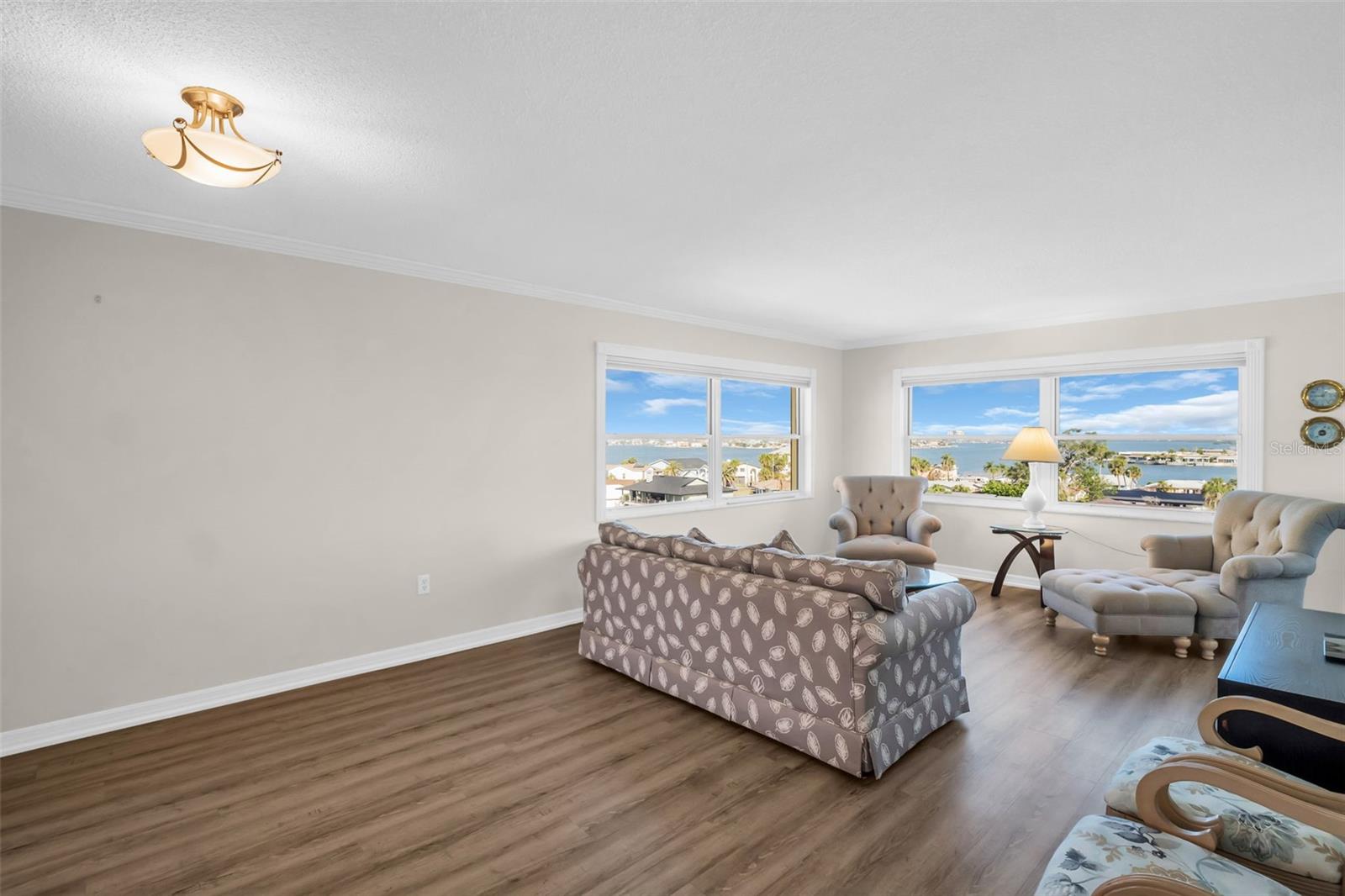 Image 9 of 40 For 4725 Cove Circle 601