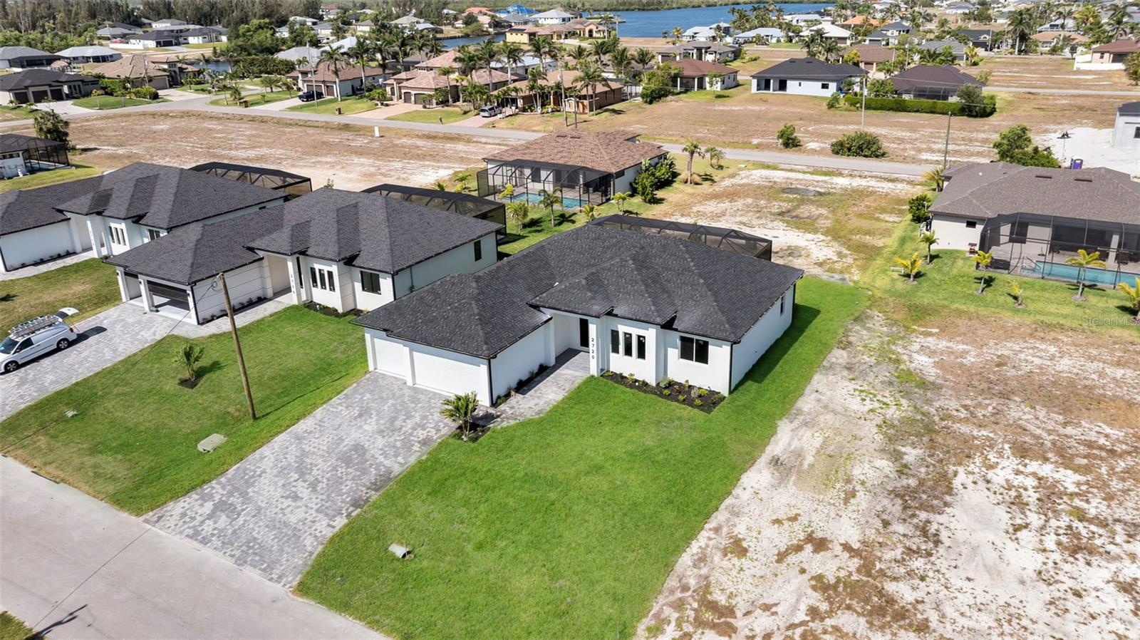 Image 3 of 52 For 2751 42nd Avenue