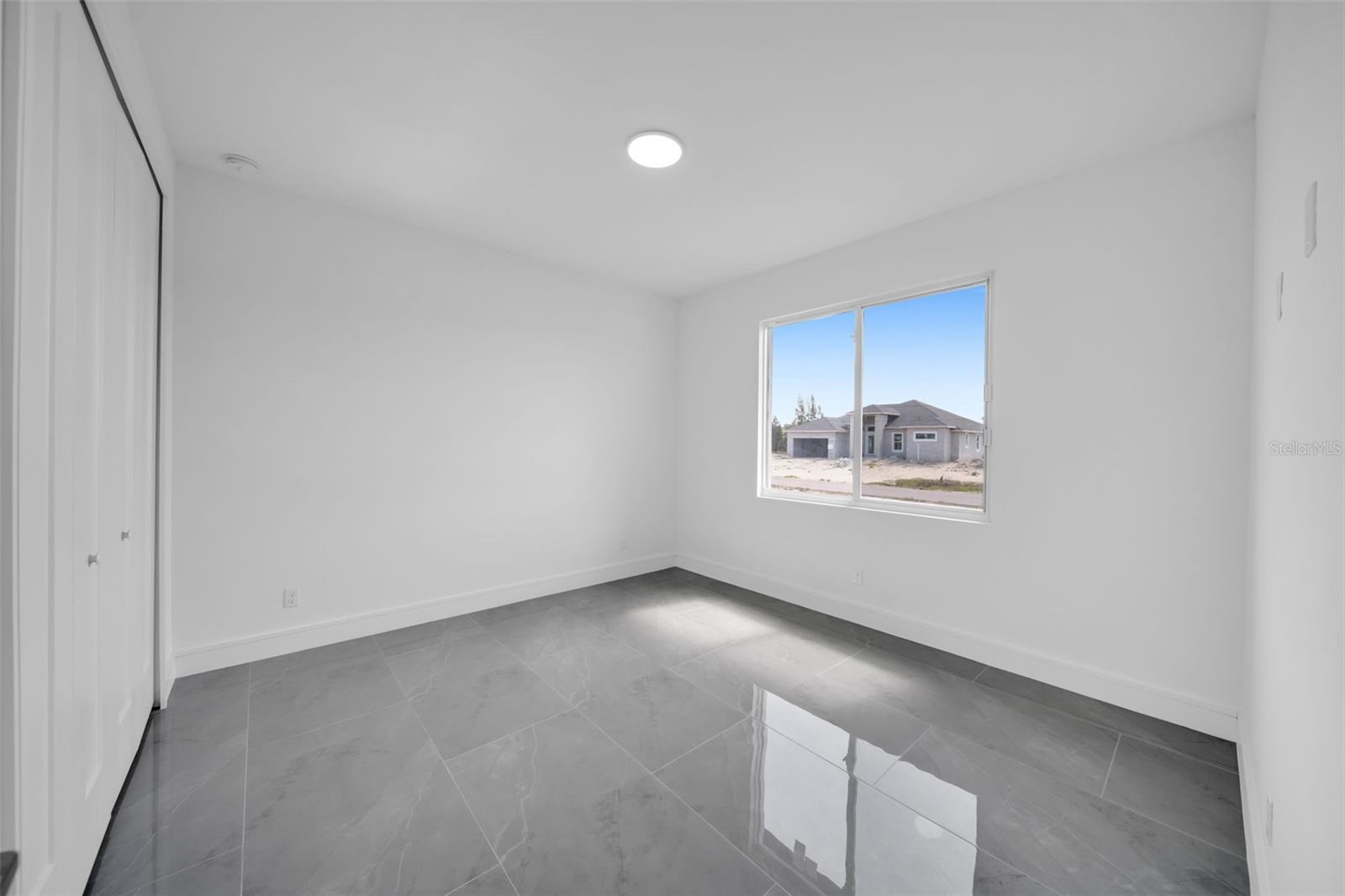 Image 36 of 52 For 2751 42nd Avenue