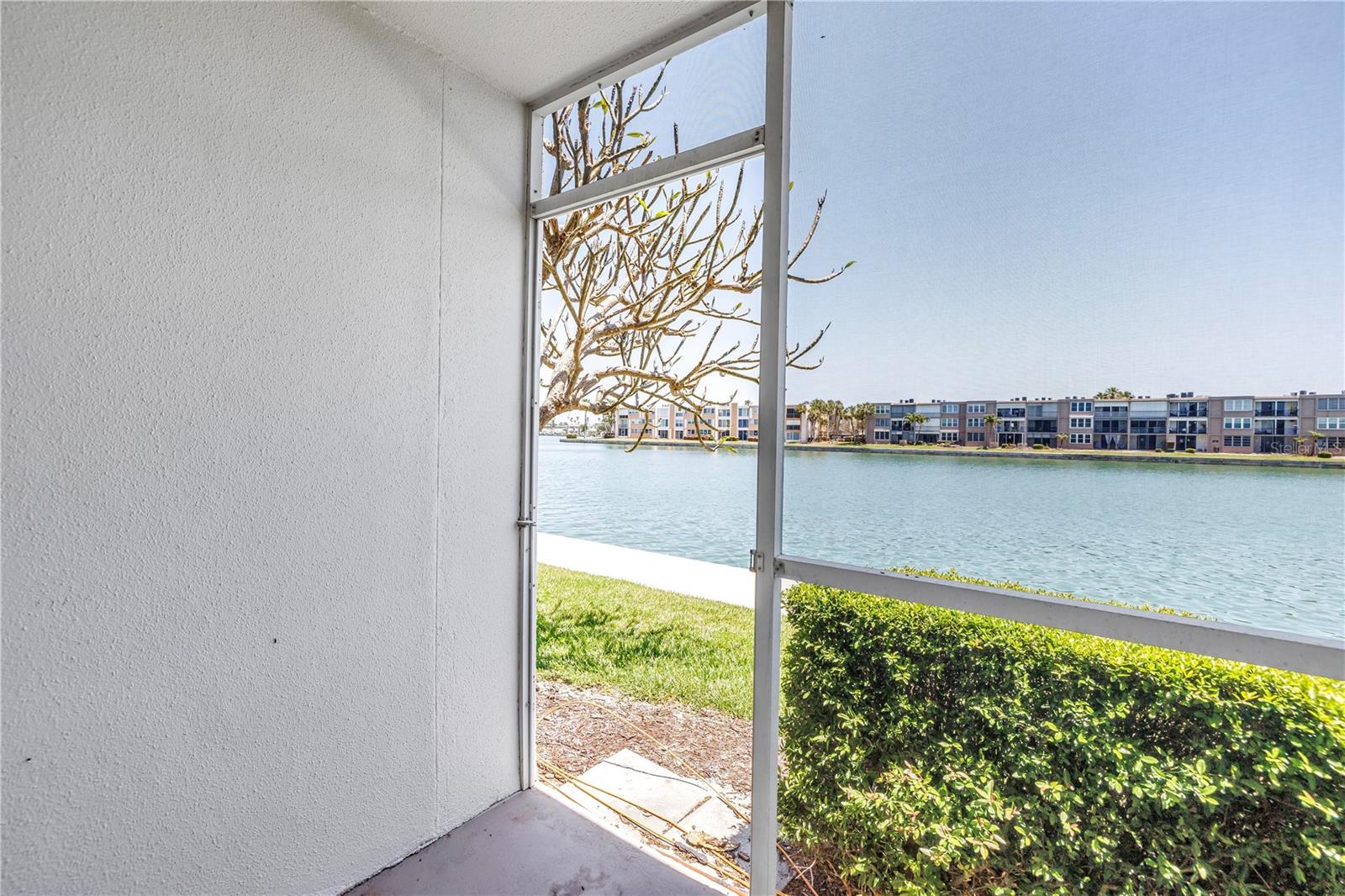 Image 12 of 49 For 7625 Sun Island Drive S 106
