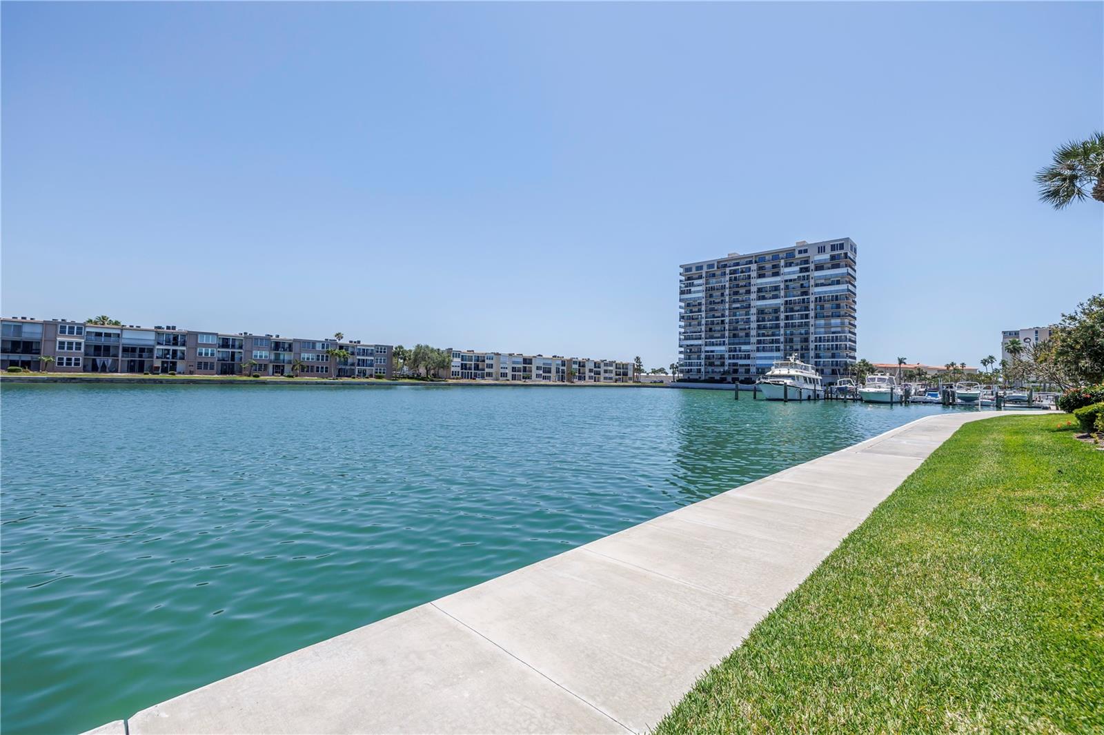 Image 14 of 49 For 7625 Sun Island Drive S 106