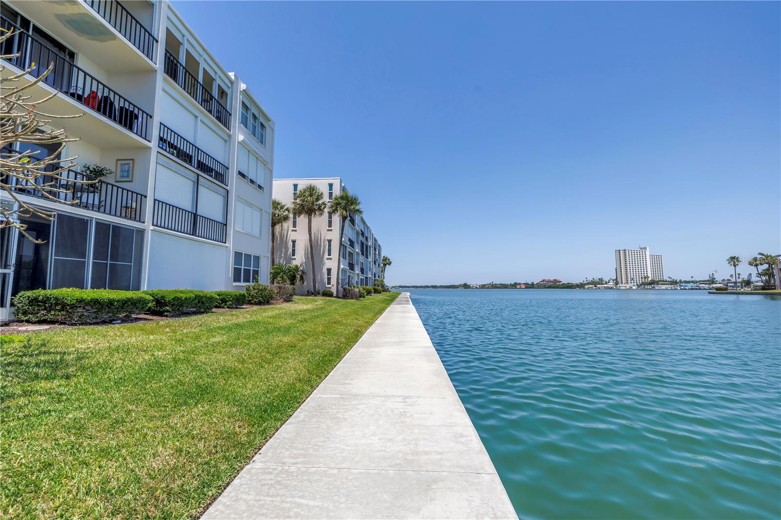 Image 15 of 49 For 7625 Sun Island Drive S 106