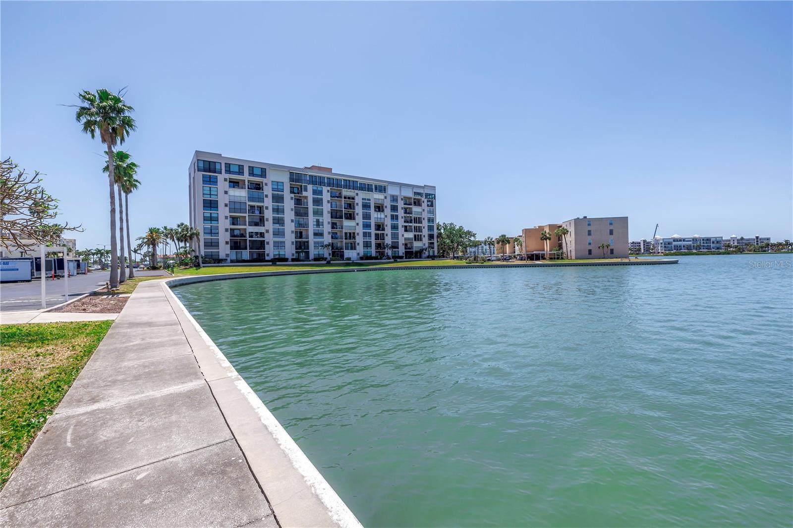 Image 18 of 49 For 7625 Sun Island Drive S 106