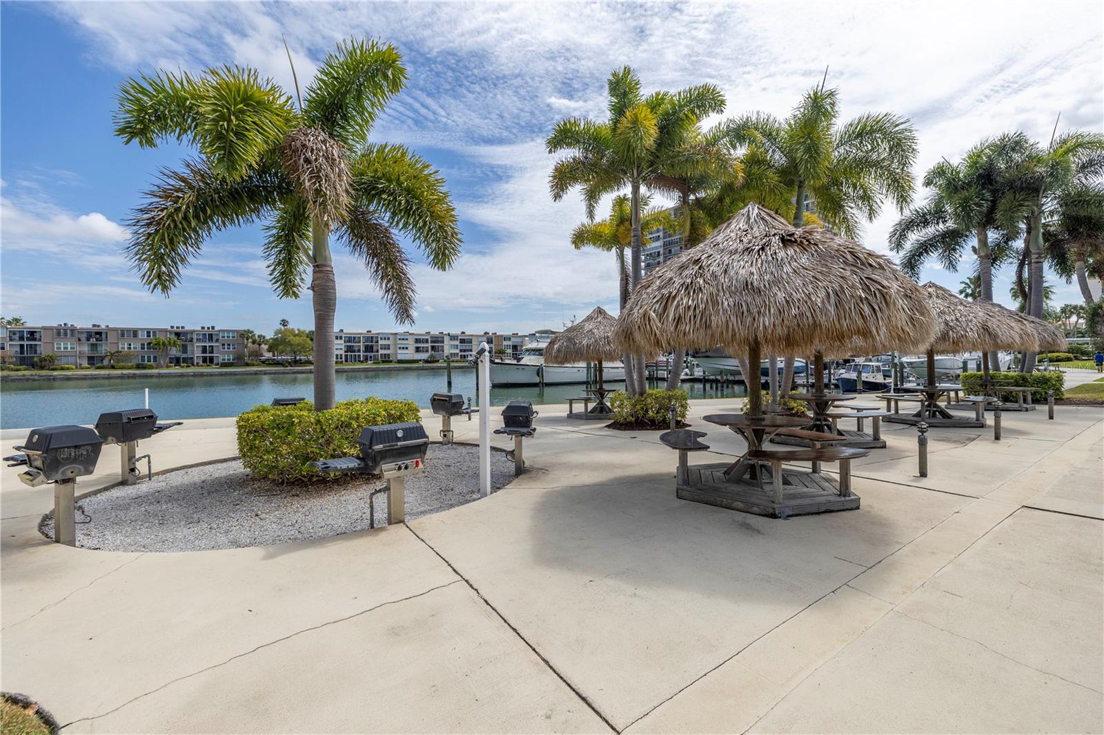 Image 22 of 49 For 7625 Sun Island Drive S 106
