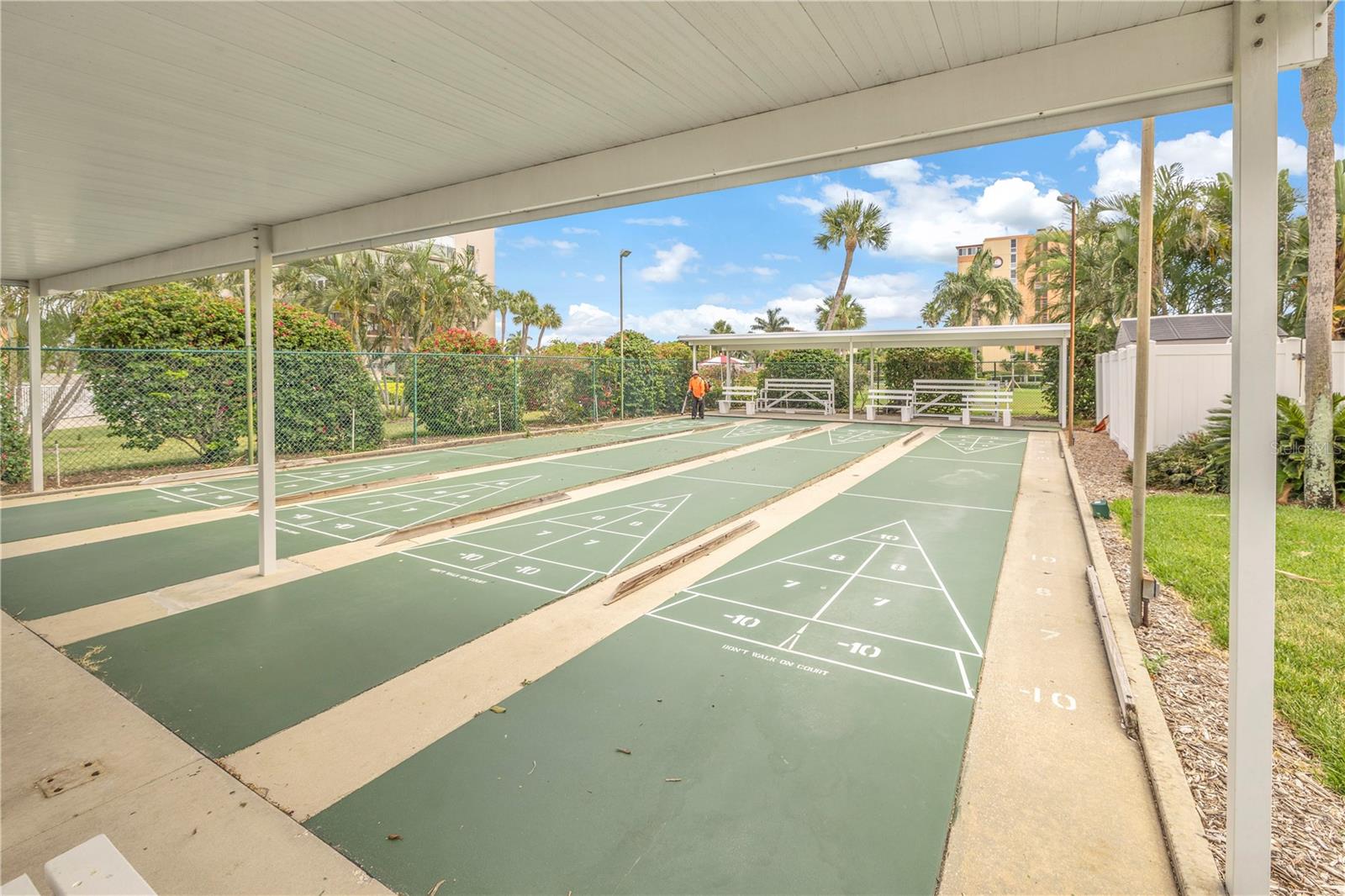 Image 24 of 49 For 7625 Sun Island Drive S 106