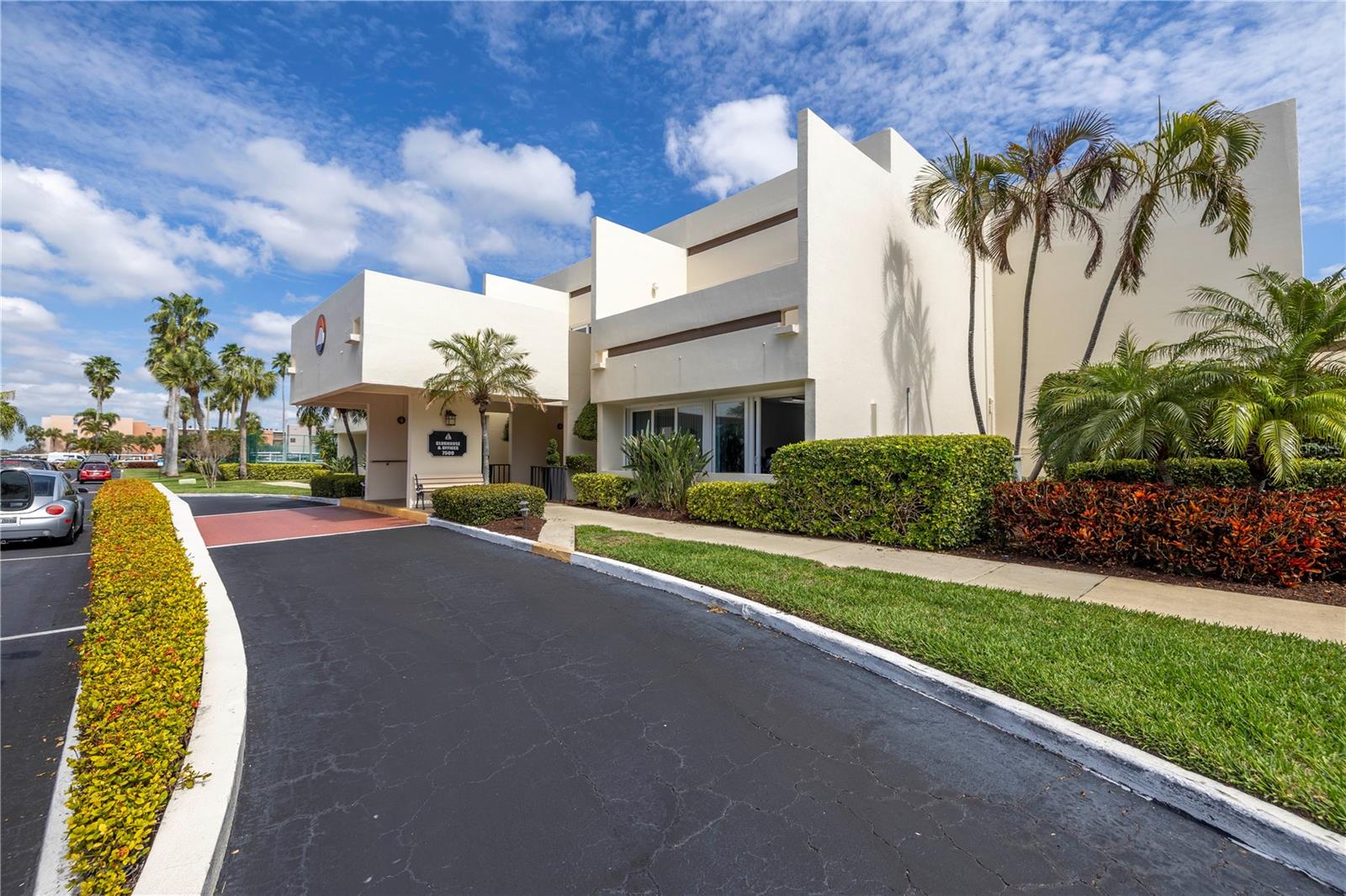 Image 27 of 49 For 7625 Sun Island Drive S 106