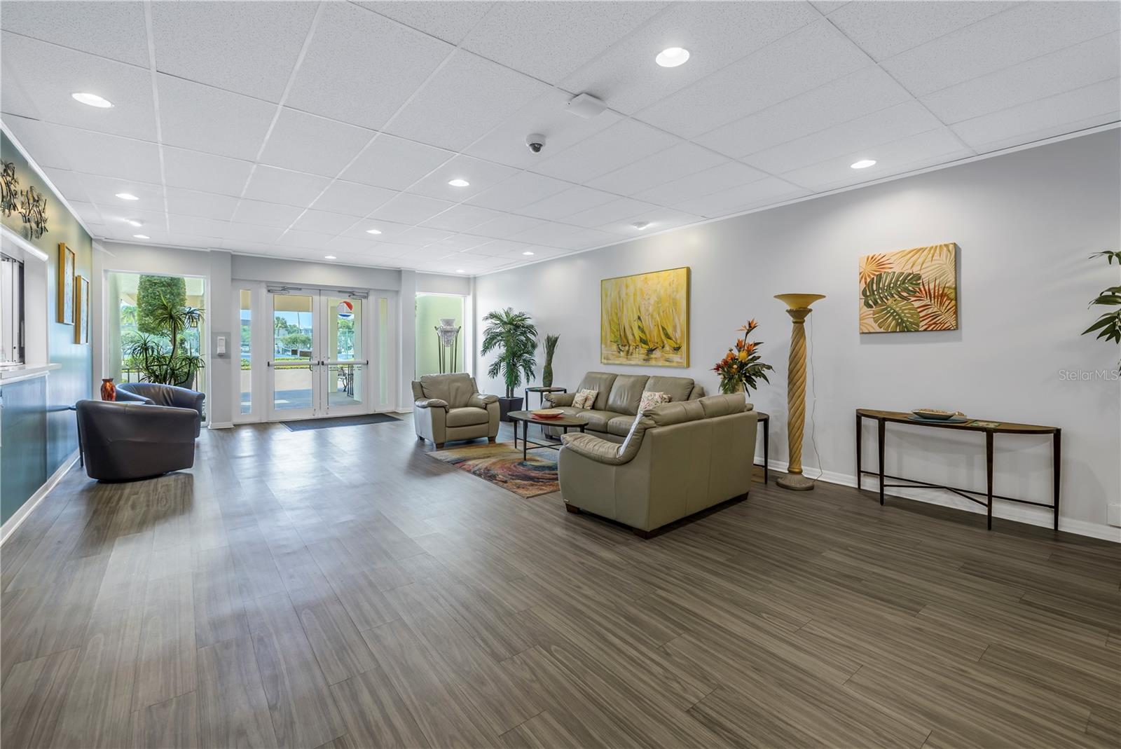Image 32 of 49 For 7625 Sun Island Drive S 106