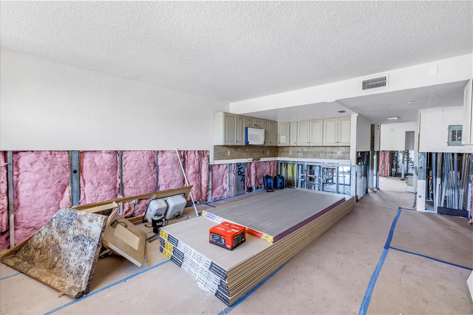 Image 7 of 49 For 7625 Sun Island Drive S 106