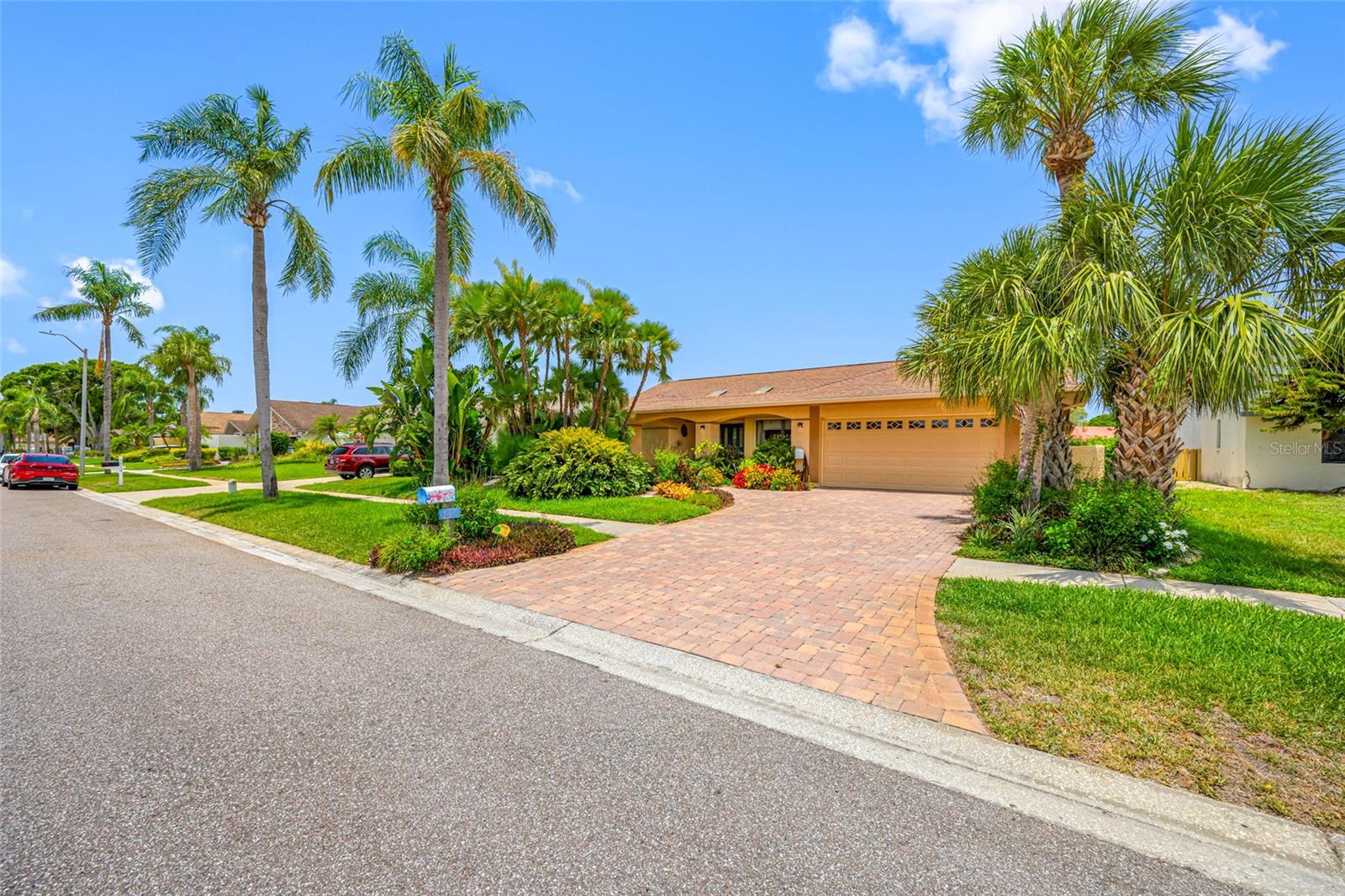 Listing photo id 8 for 5816 Dory Way